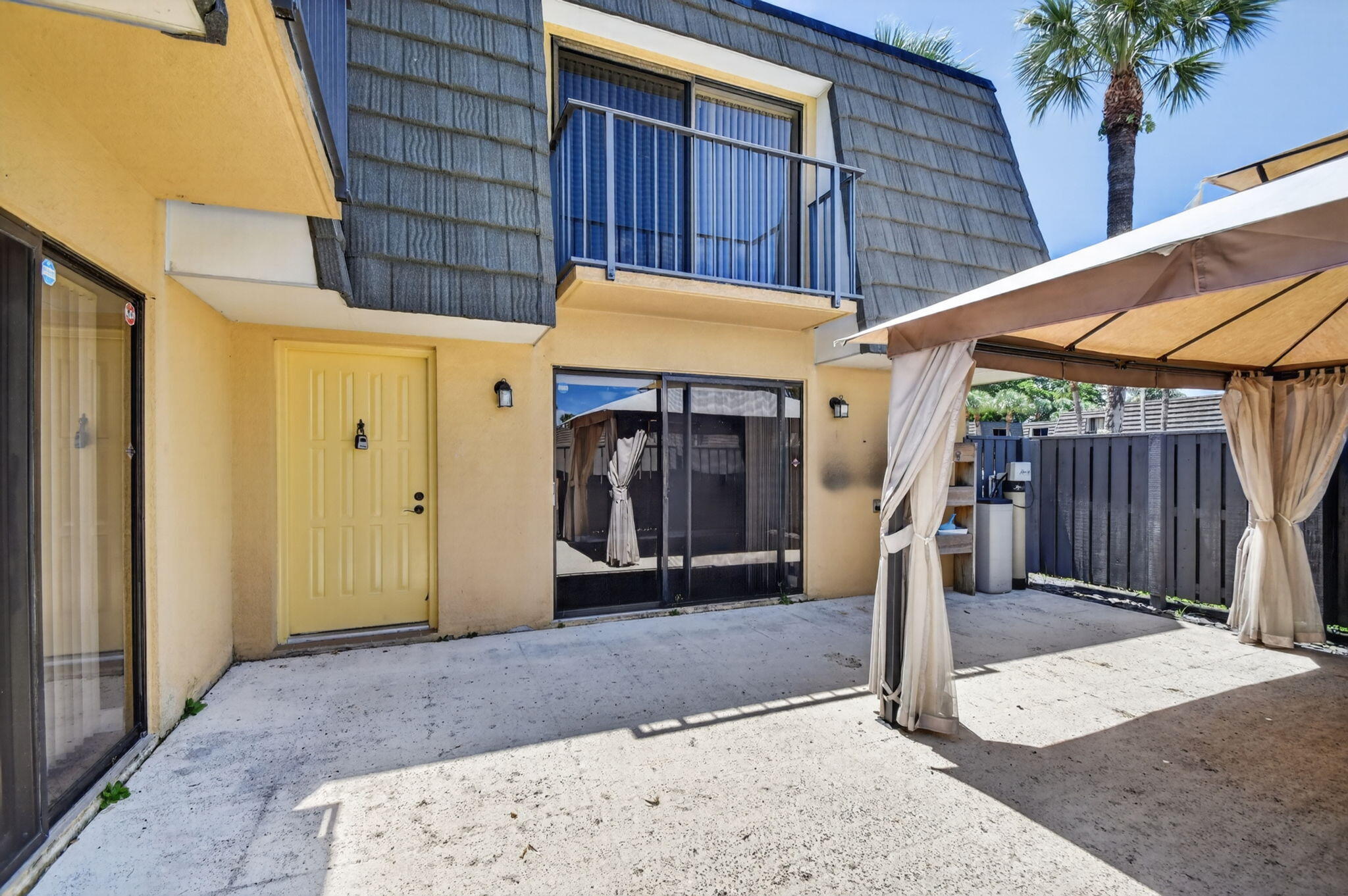 2409 24th Way Property Photo 2