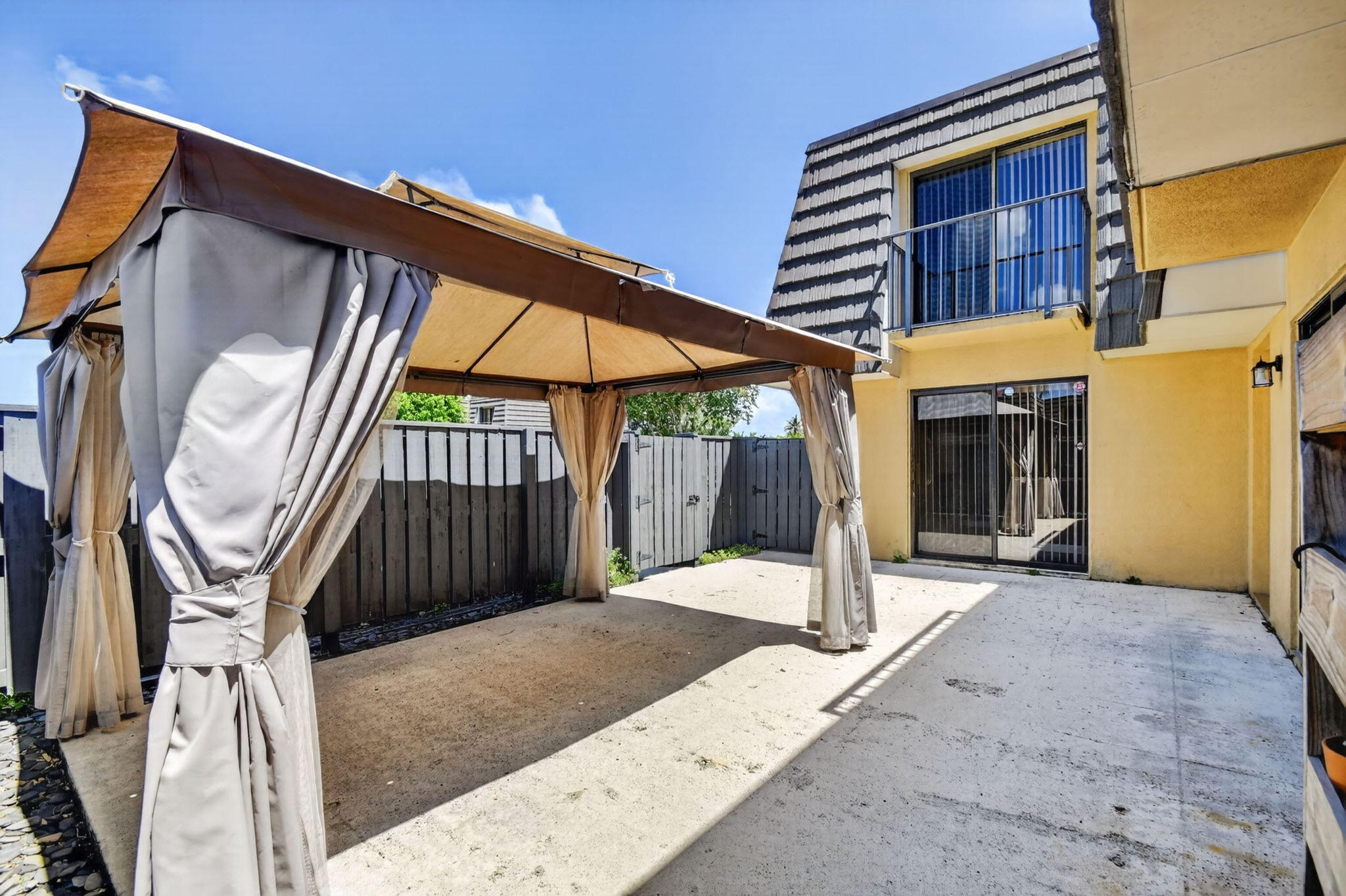 2409 24th Way Property Photo 3