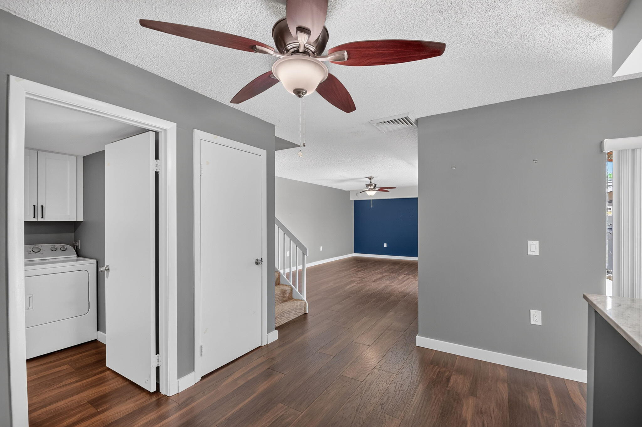 2409 24th Way Property Photo 9