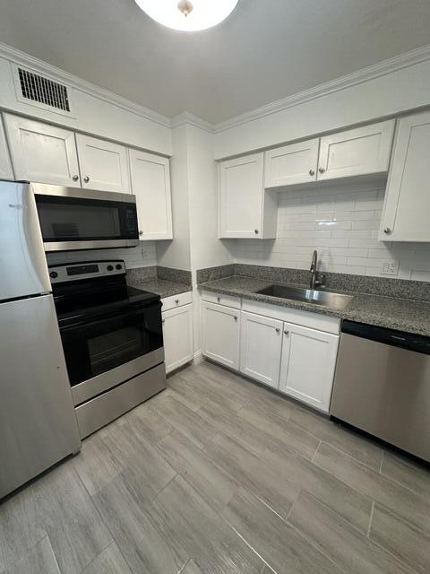 6505 Winfield Boulevard B-29 Property Photo 1