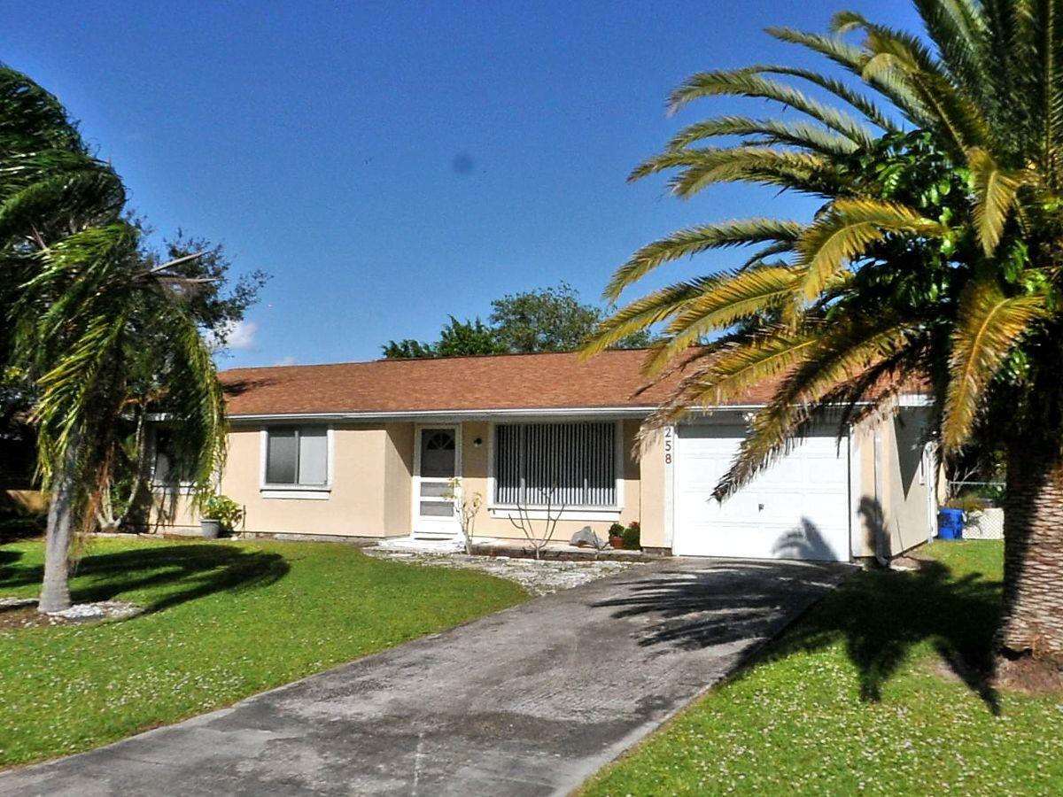 258 SW Bridgeport Drive Property Photo 1