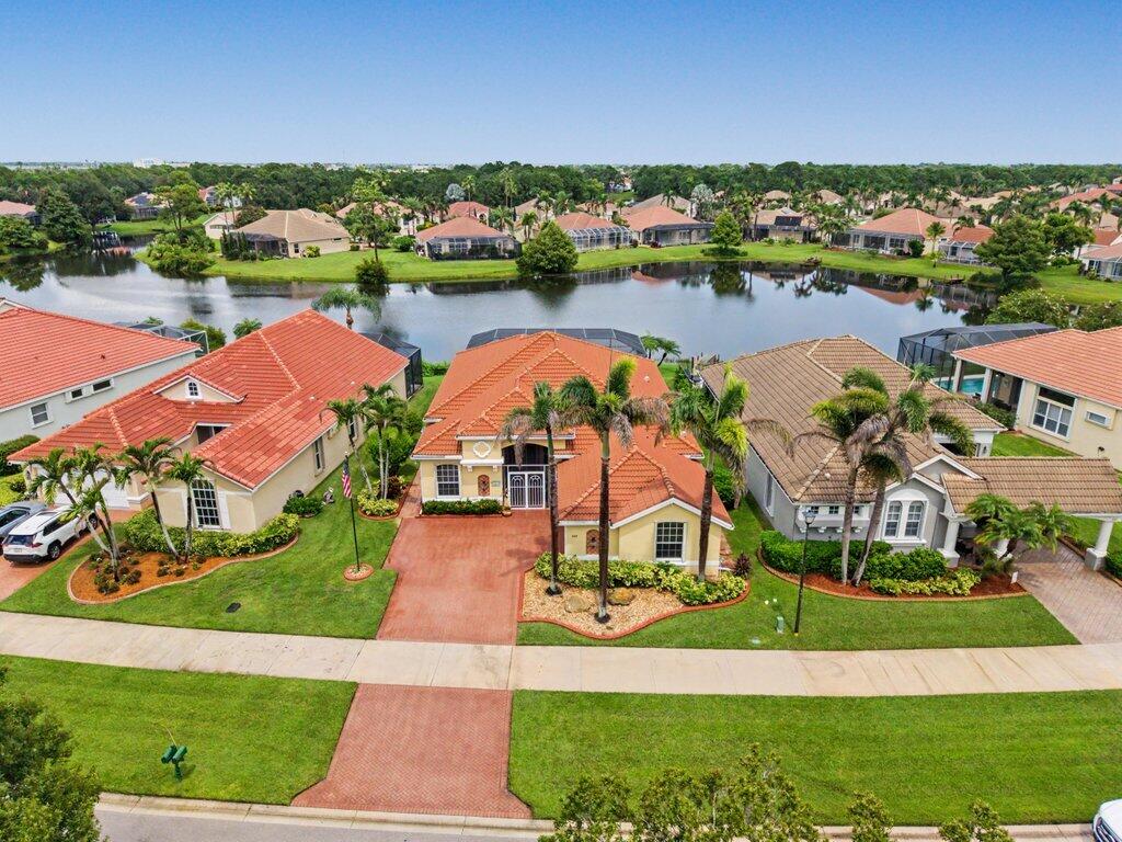 688 Sw Lake Charles Circle Property Photo 1