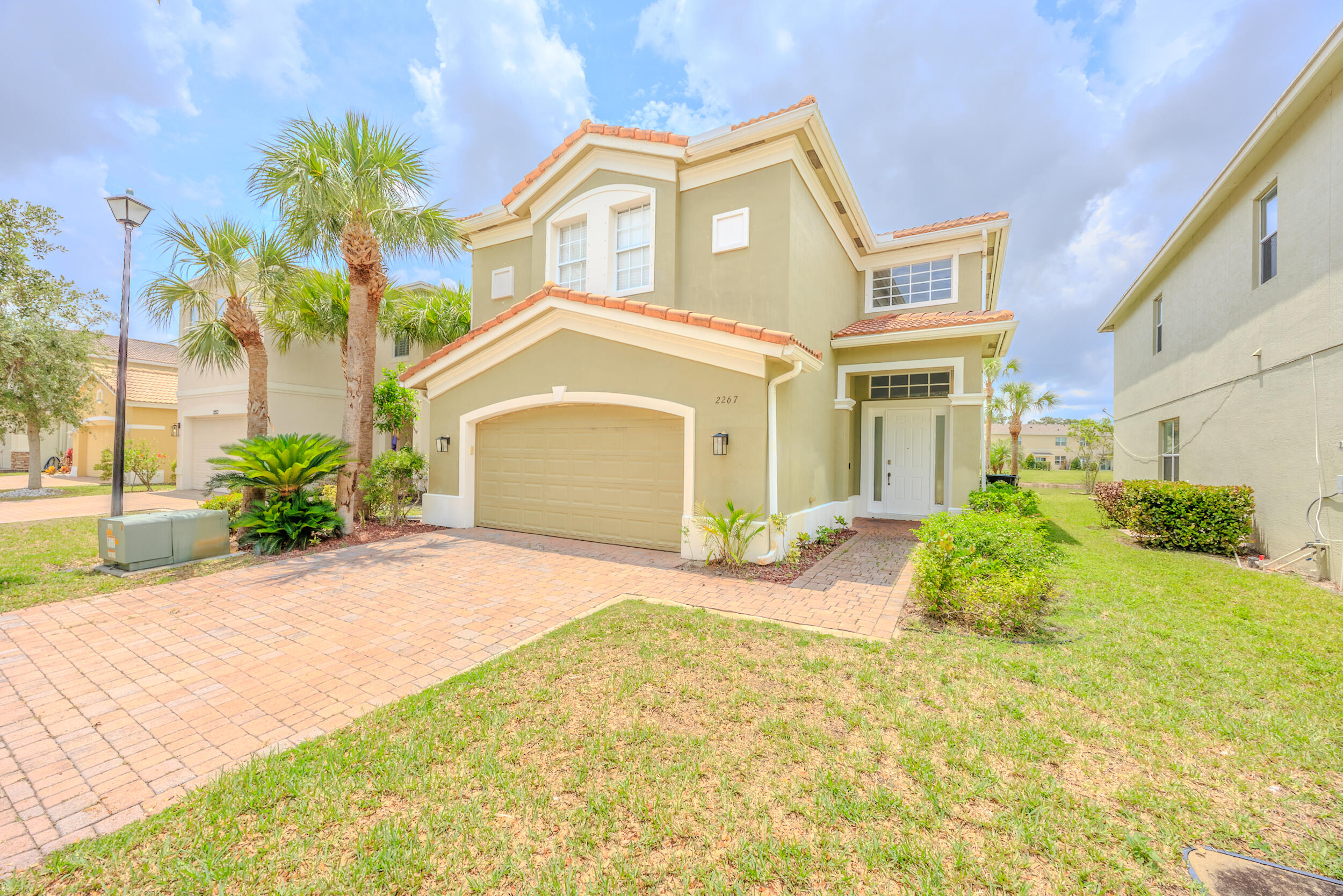 2267 Nw Padova Street Property Photo 2