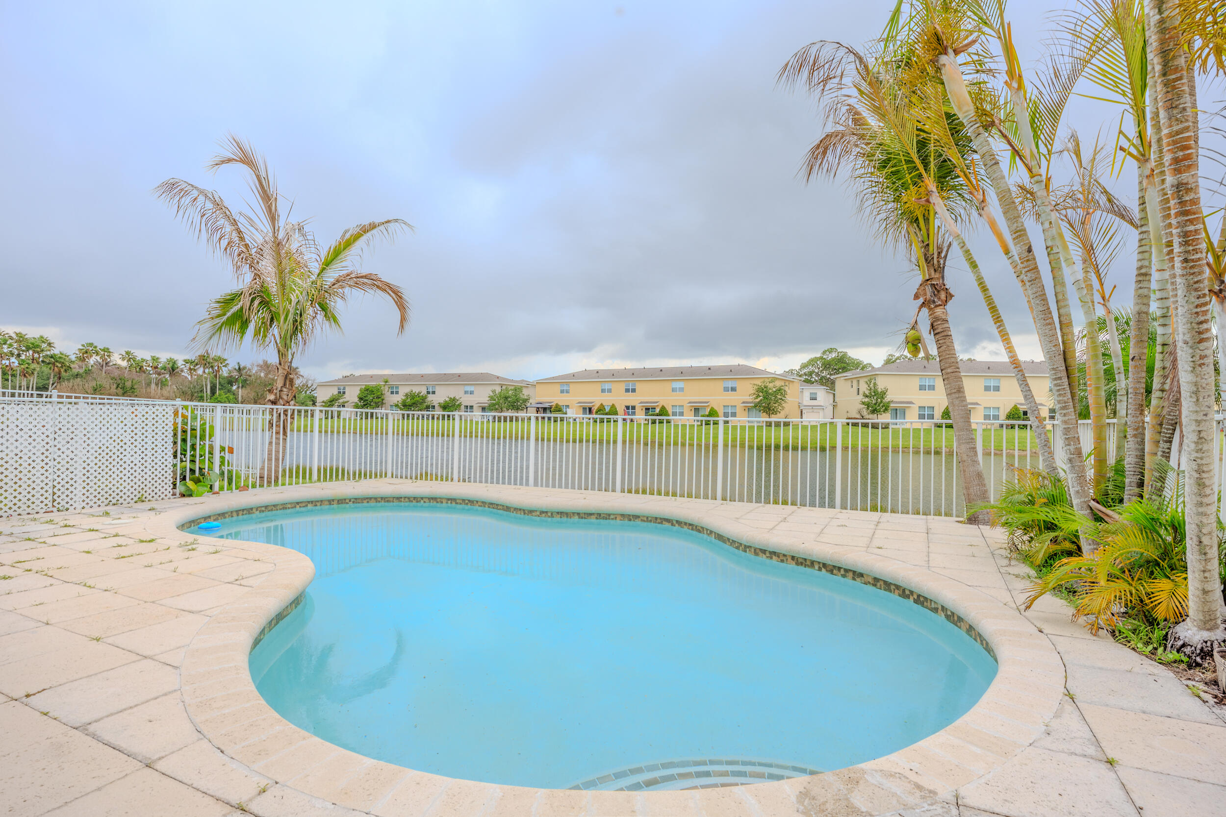 2267 Nw Padova Street Property Photo 3