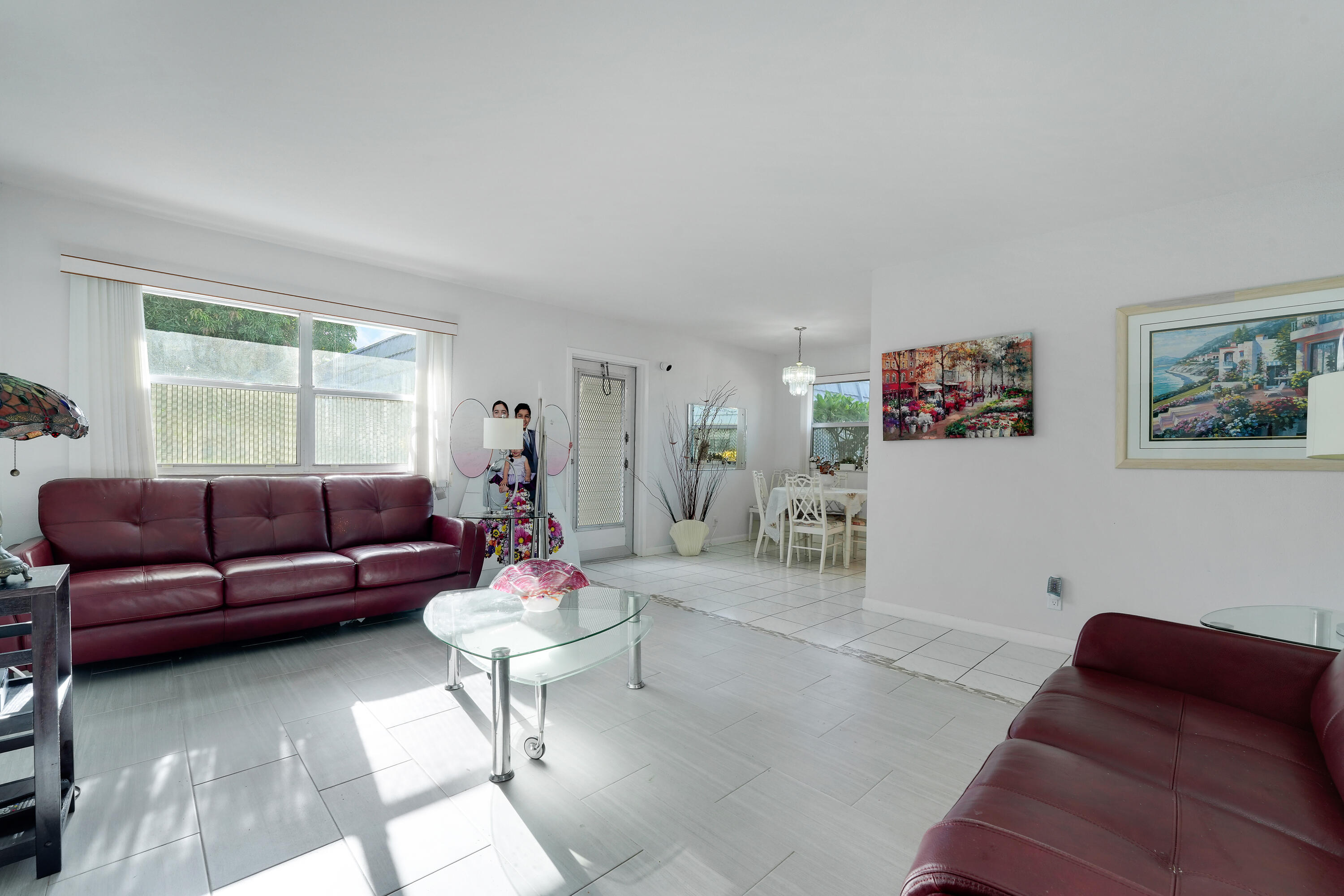 173 Valencia H Property Photo 2