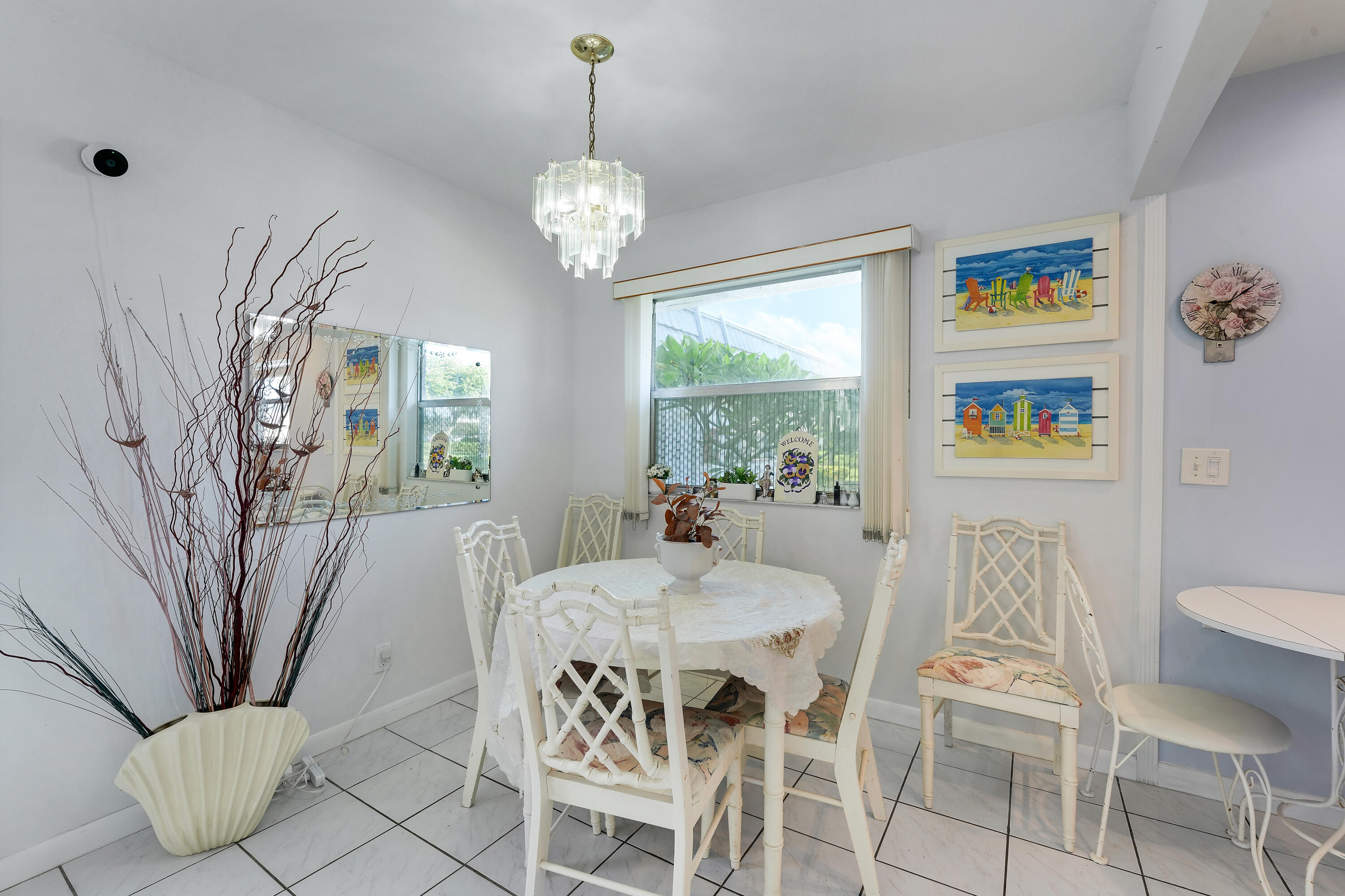 173 Valencia H Property Photo 3
