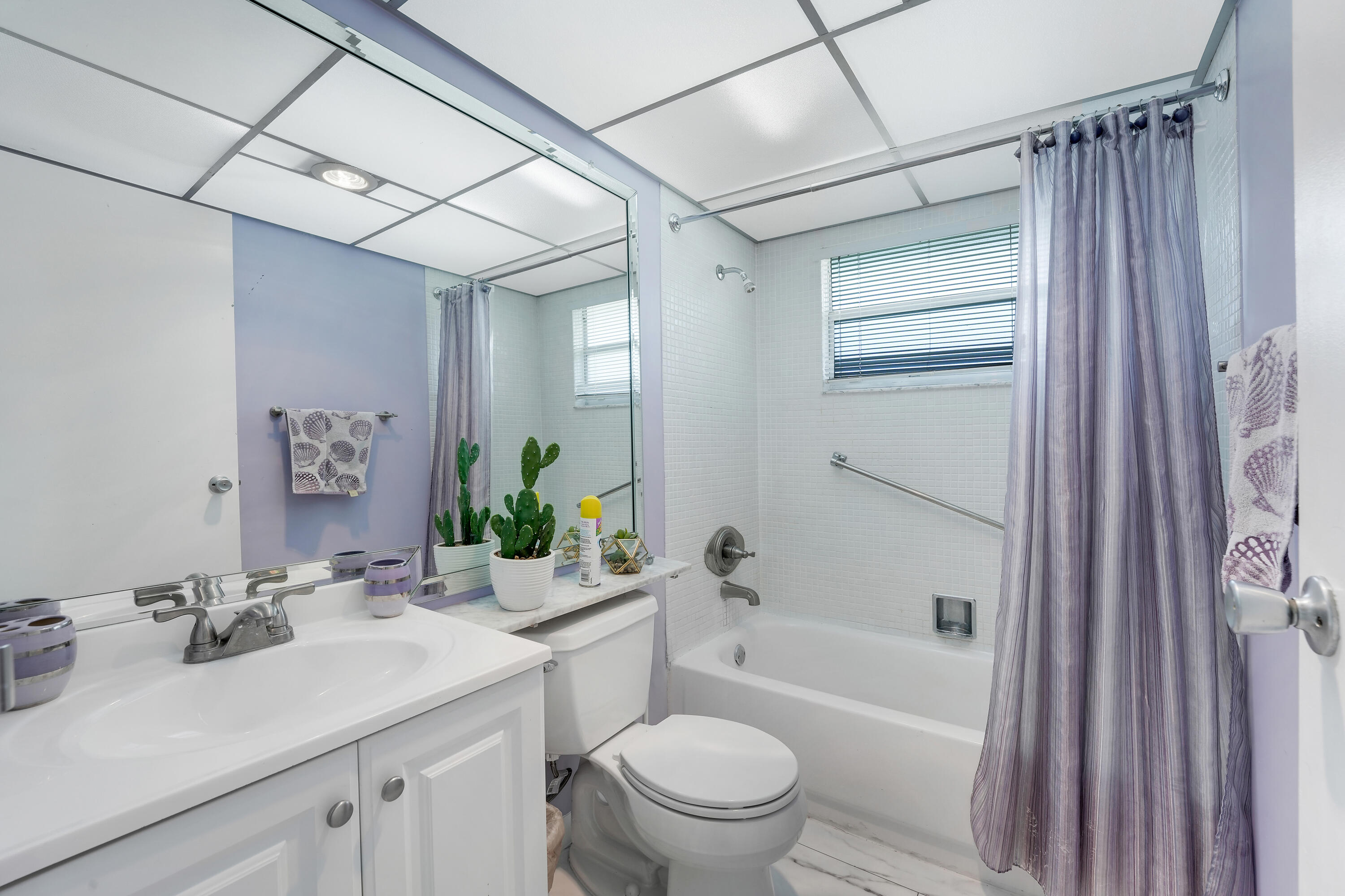 173 Valencia H Property Photo 7