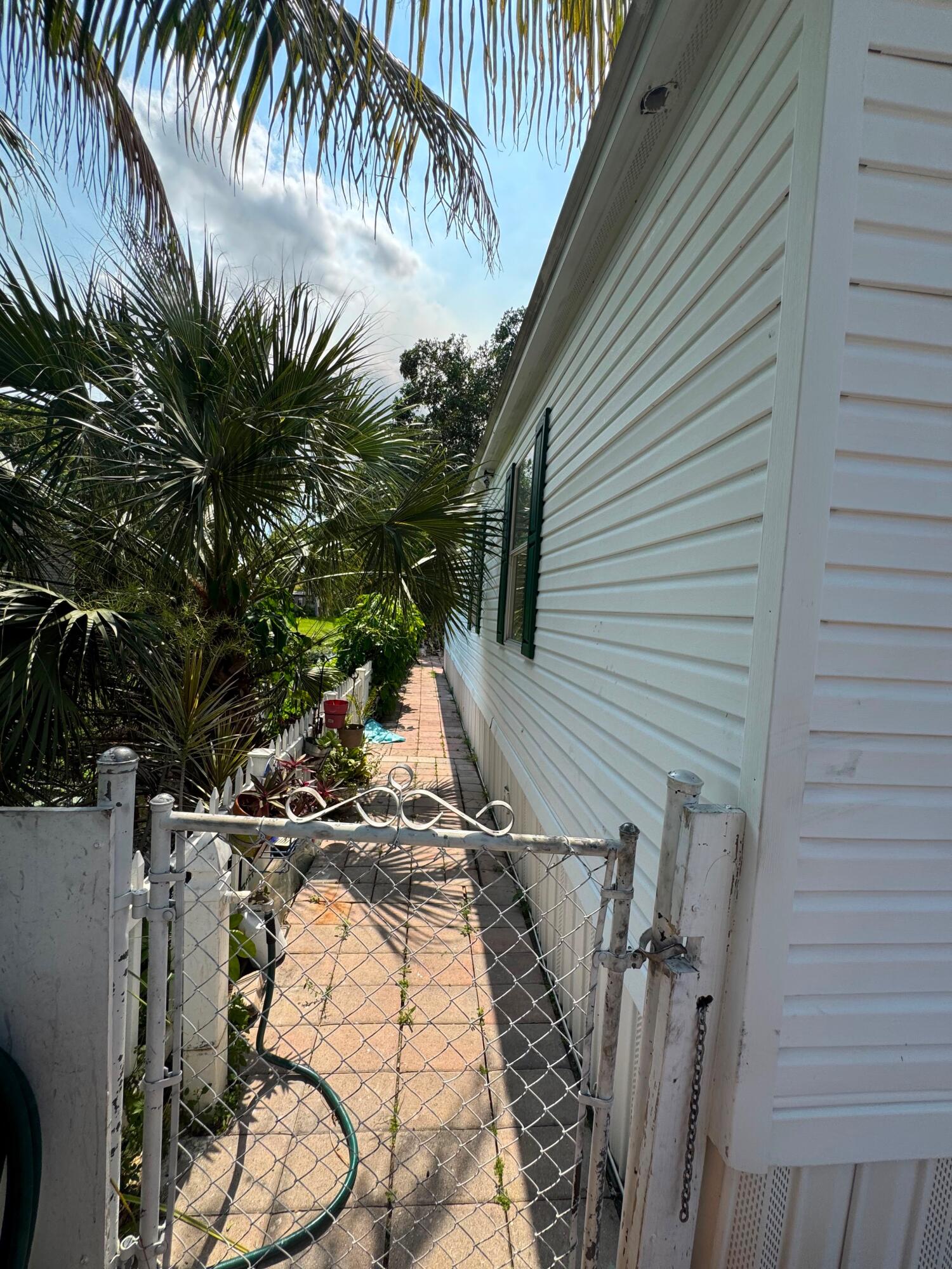 B26073388 Property Photo 29