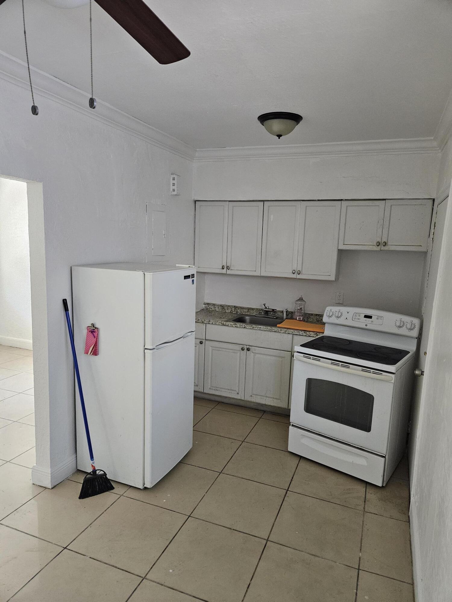 7041 Nw 6th Avenue Property Photo 4