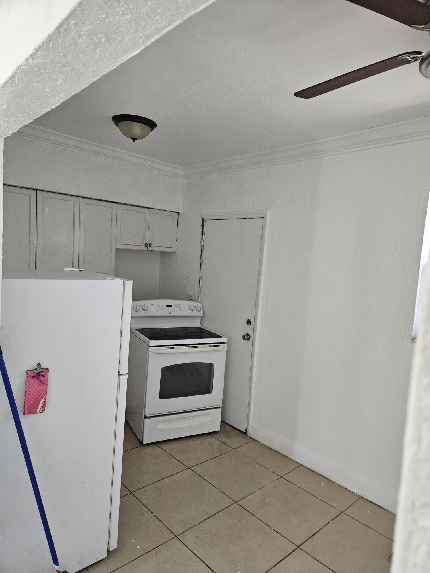 7041 Nw 6th Avenue Property Photo 9