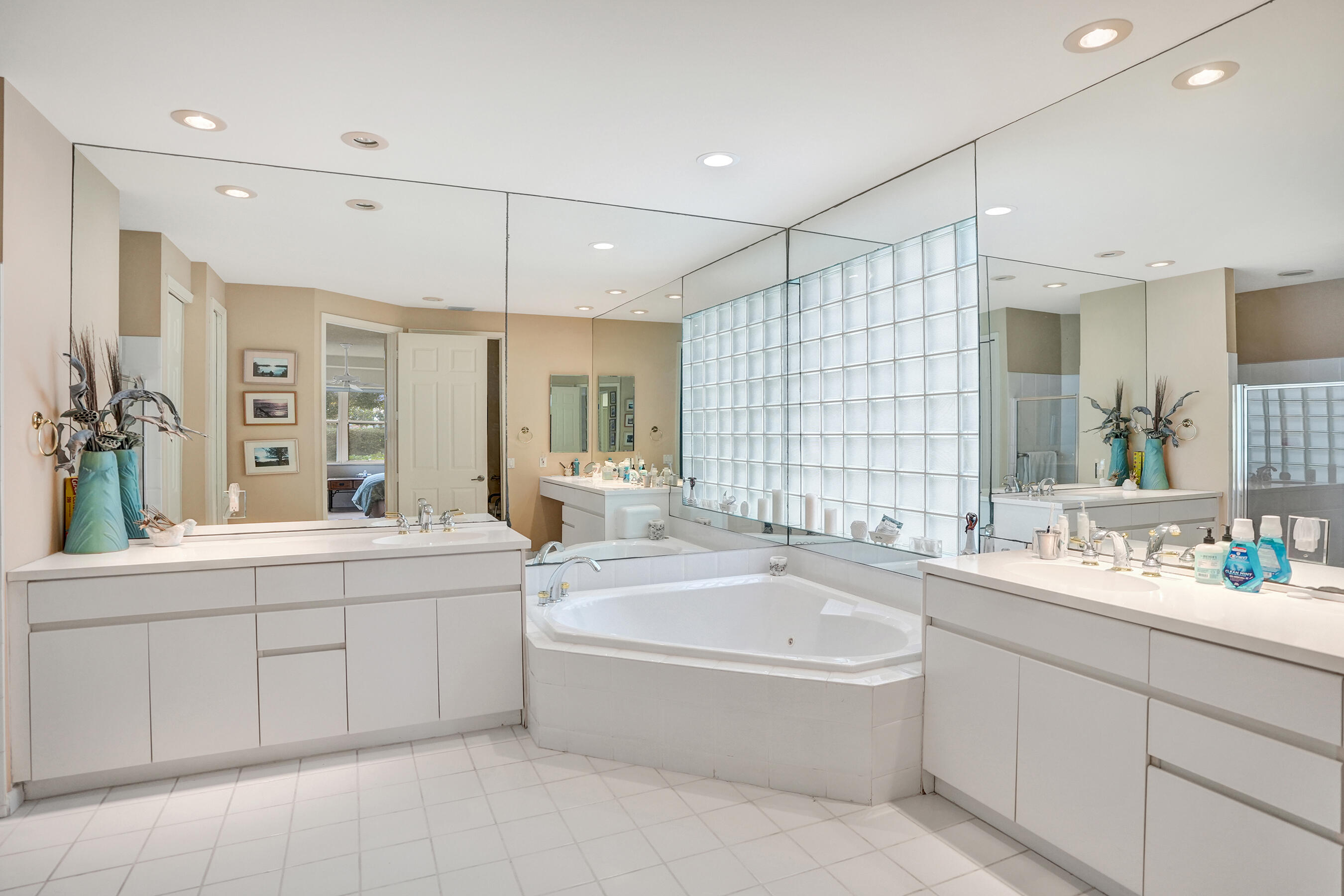 16106 Villa Vizcaya Place Property Photo 29