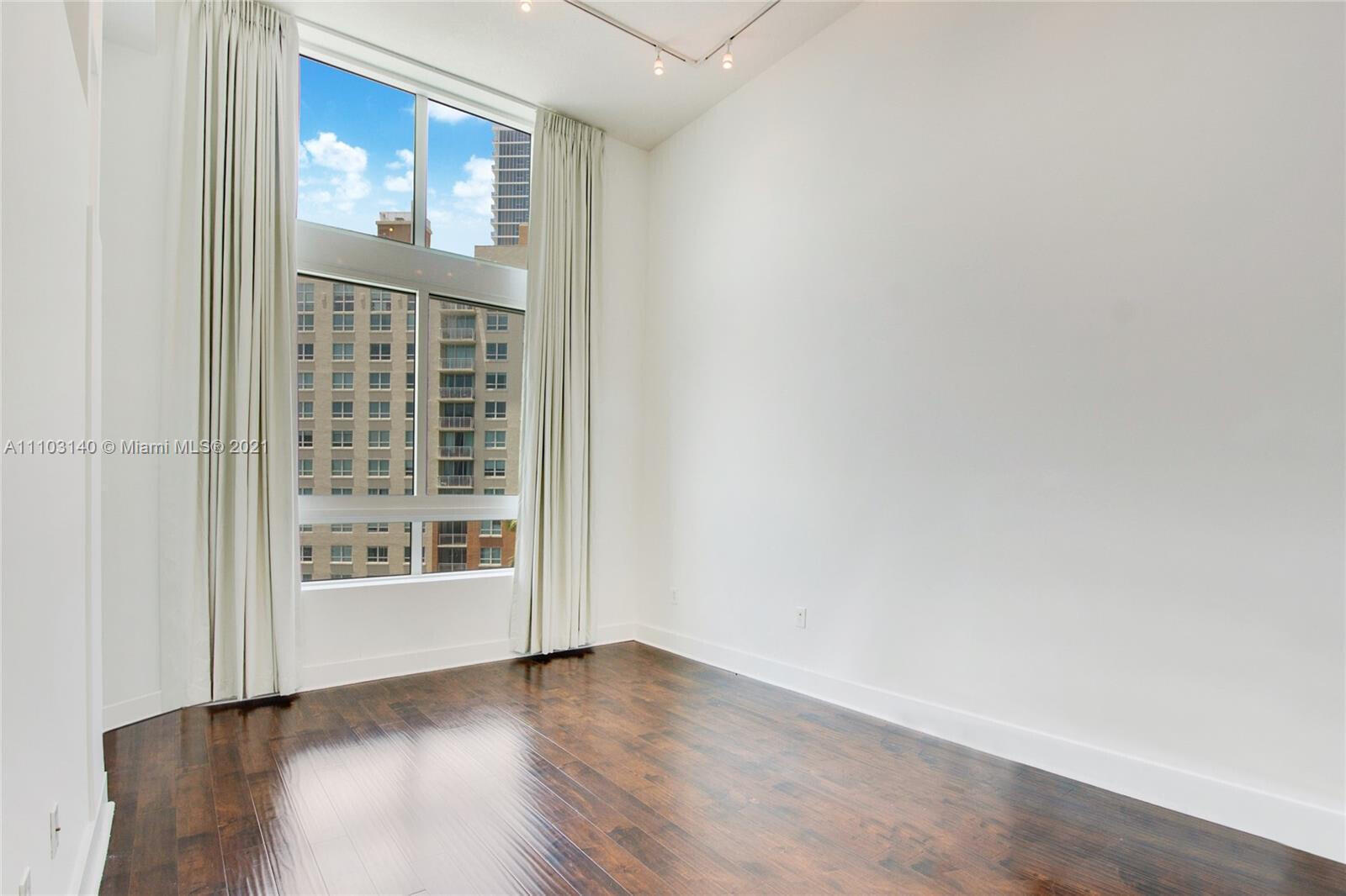 1900 N Bayshore Drive 912 Property Photo 3