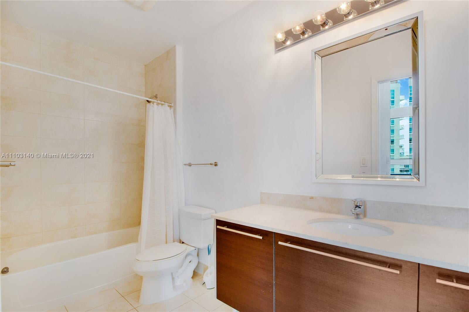1900 N Bayshore Drive 912 Property Photo 4