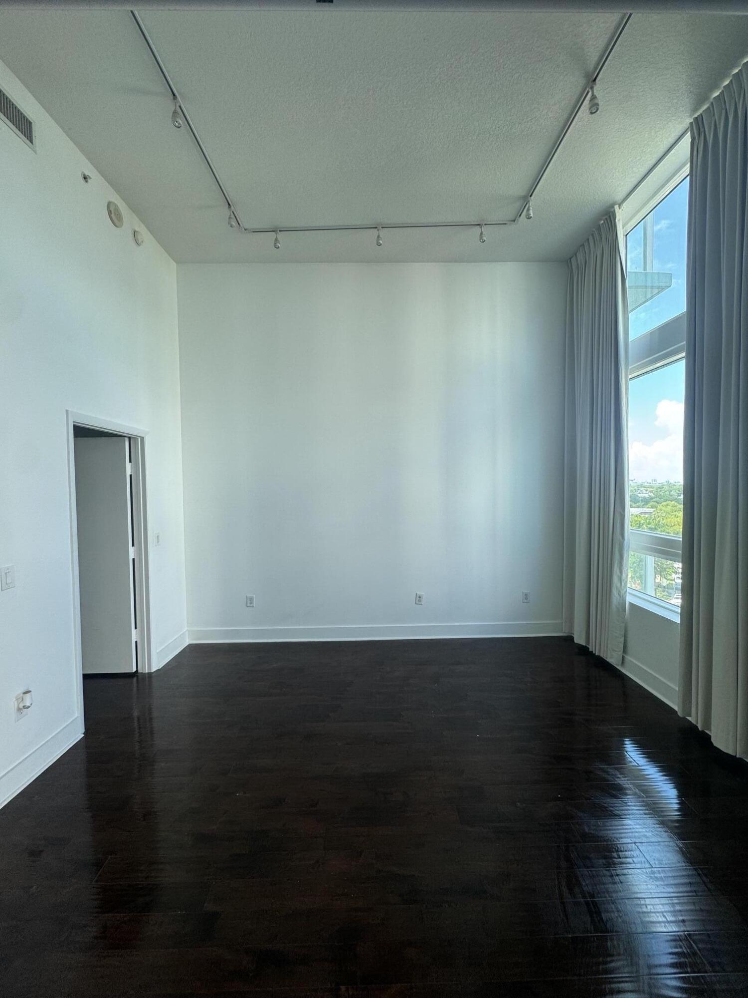 1900 N Bayshore Drive 912 Property Photo 5