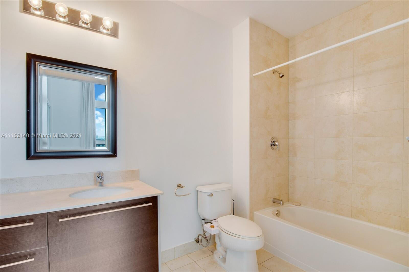 1900 N Bayshore Drive 912 Property Photo 6