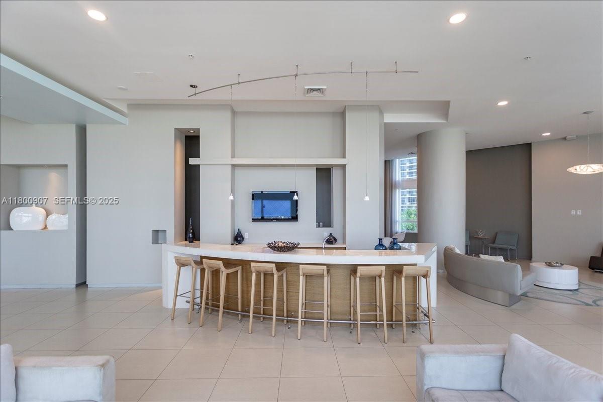 1900 N Bayshore Drive 912 Property Photo 10