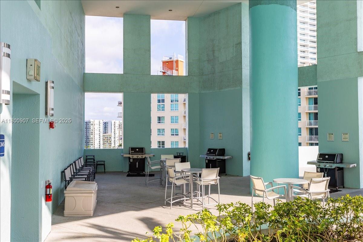 1900 N Bayshore Drive 912 Property Photo 14