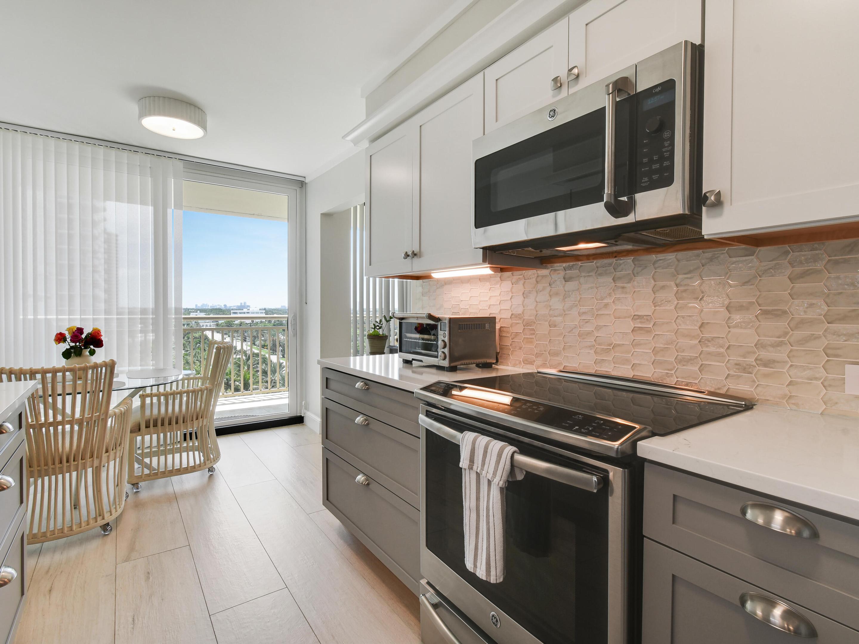 3400 N Ocean Drive 908 Property Photo 9