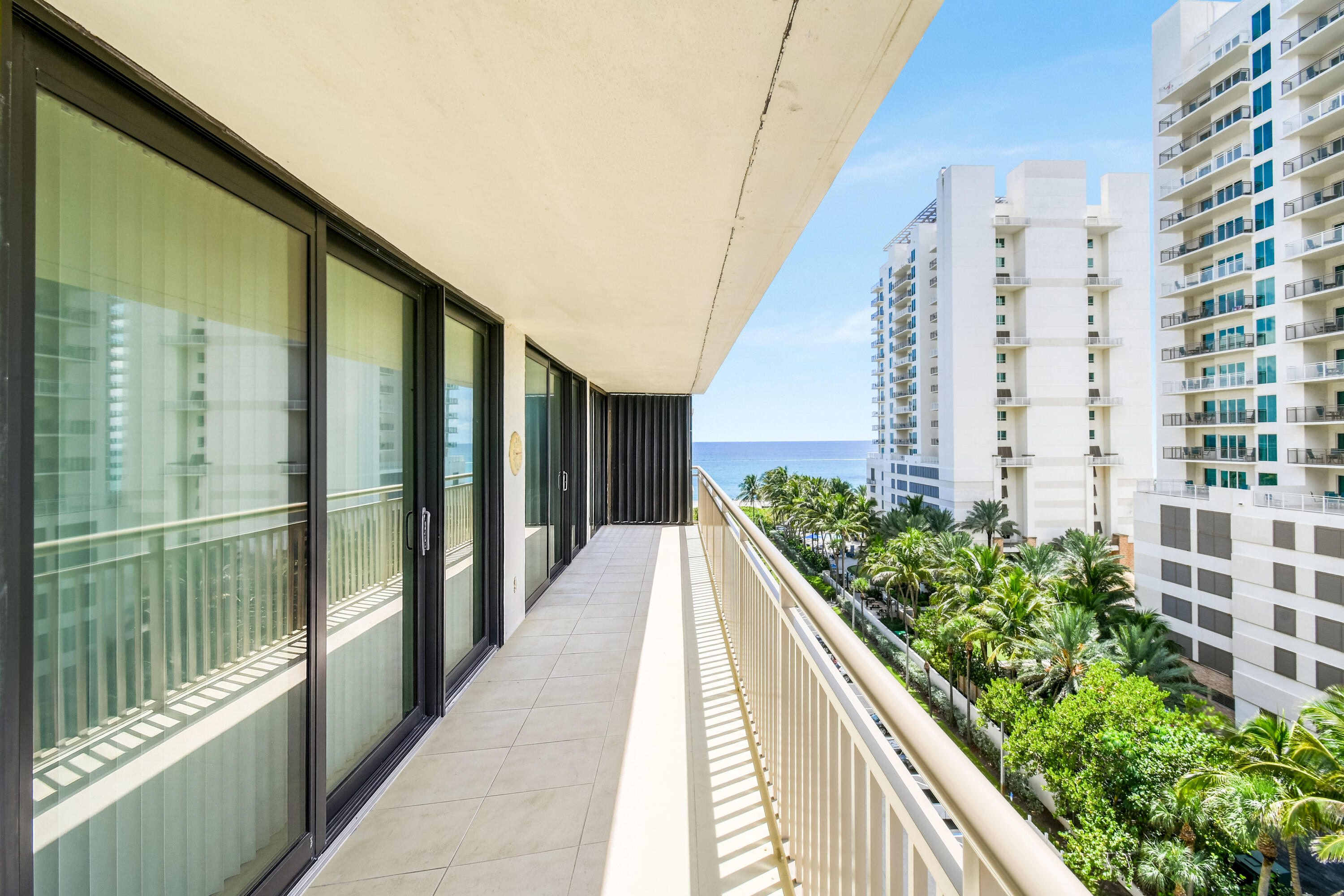 3400 N Ocean Drive 908 Property Photo 33