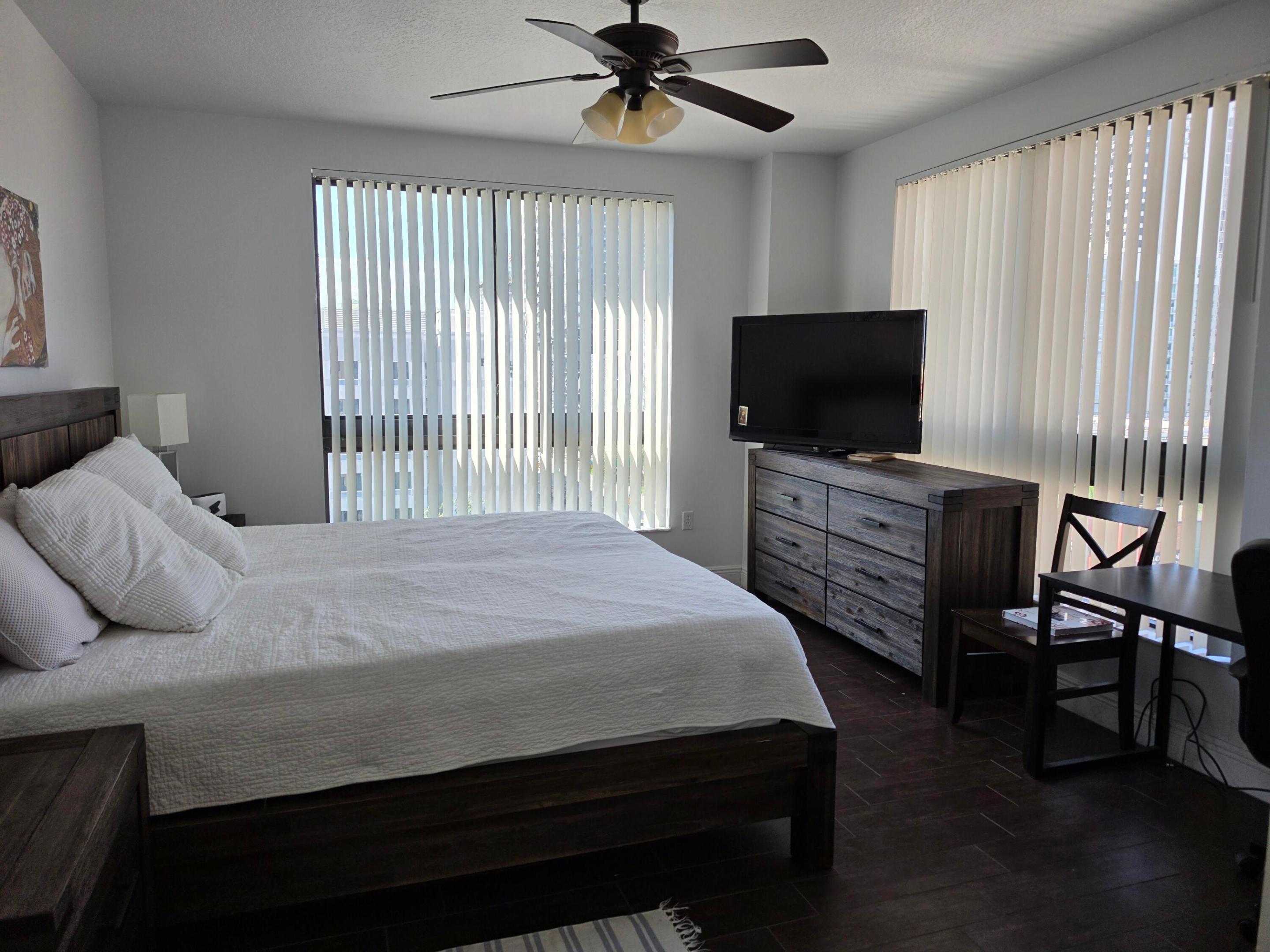 100 N Federal Highway 840 Property Photo 11