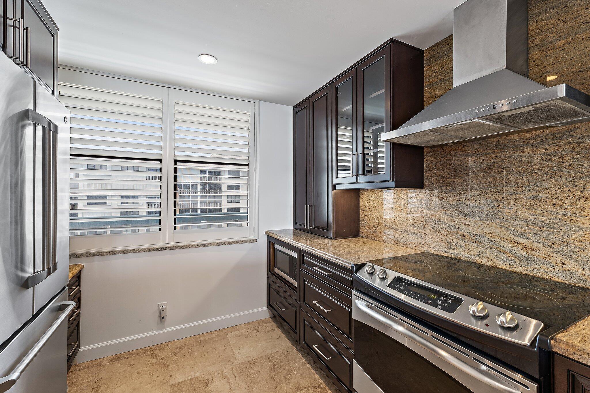 900 Ocean Drive 705 Property Photo 8