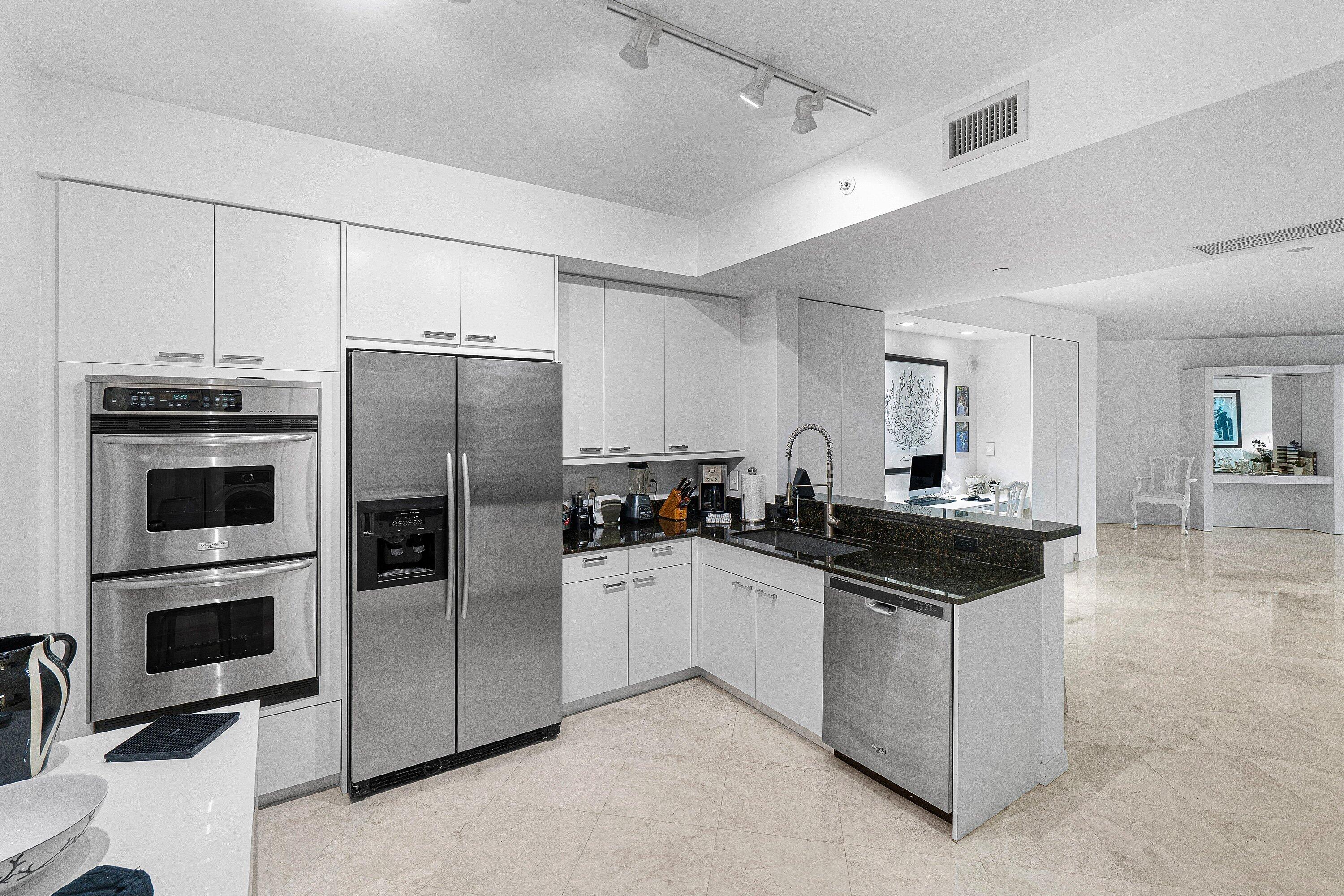 550 Se Mizner Boulevard B309 Property Photo 14