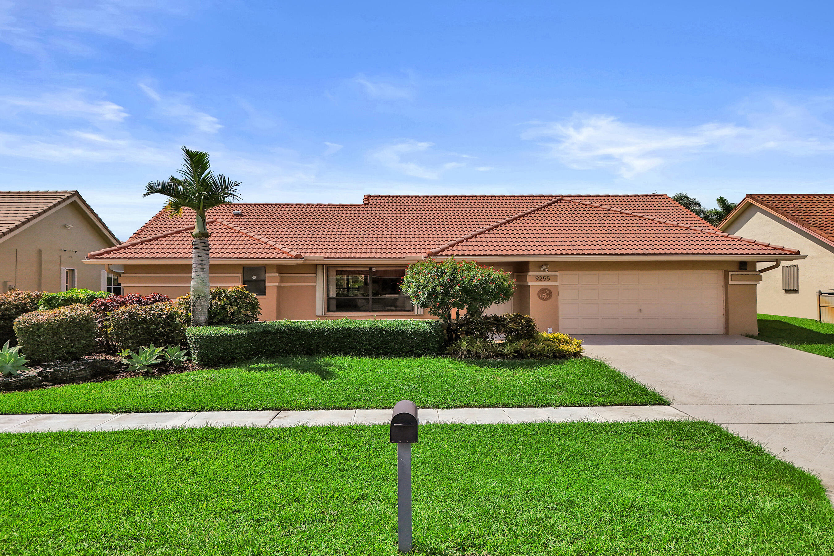 9255 Sun Pointe Drive Property Photo 1