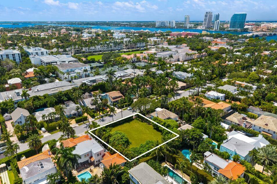 243 Seaspray Avenue Property Photo 3