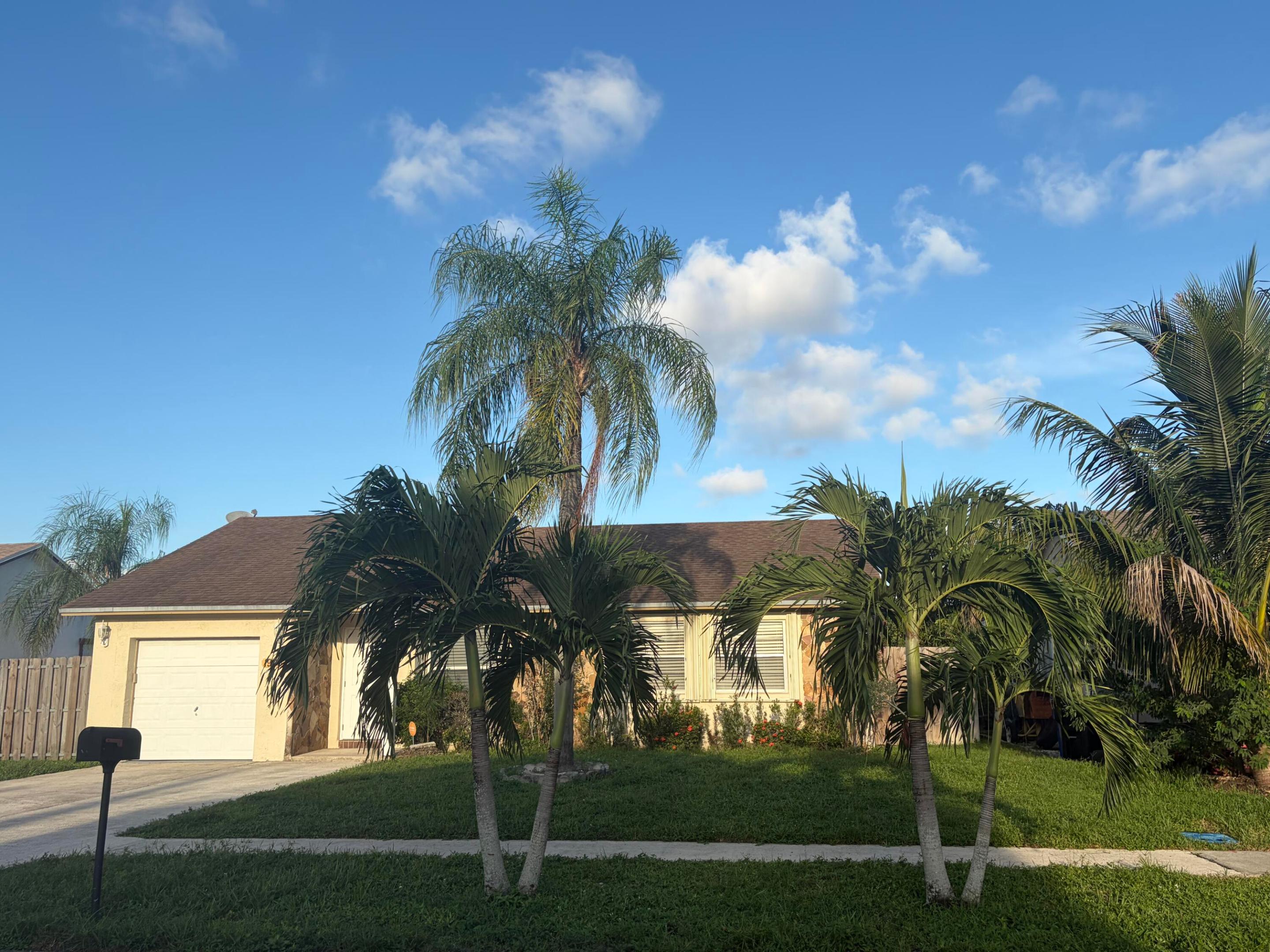 1905 SW 86TH Avenue Property Photo 1