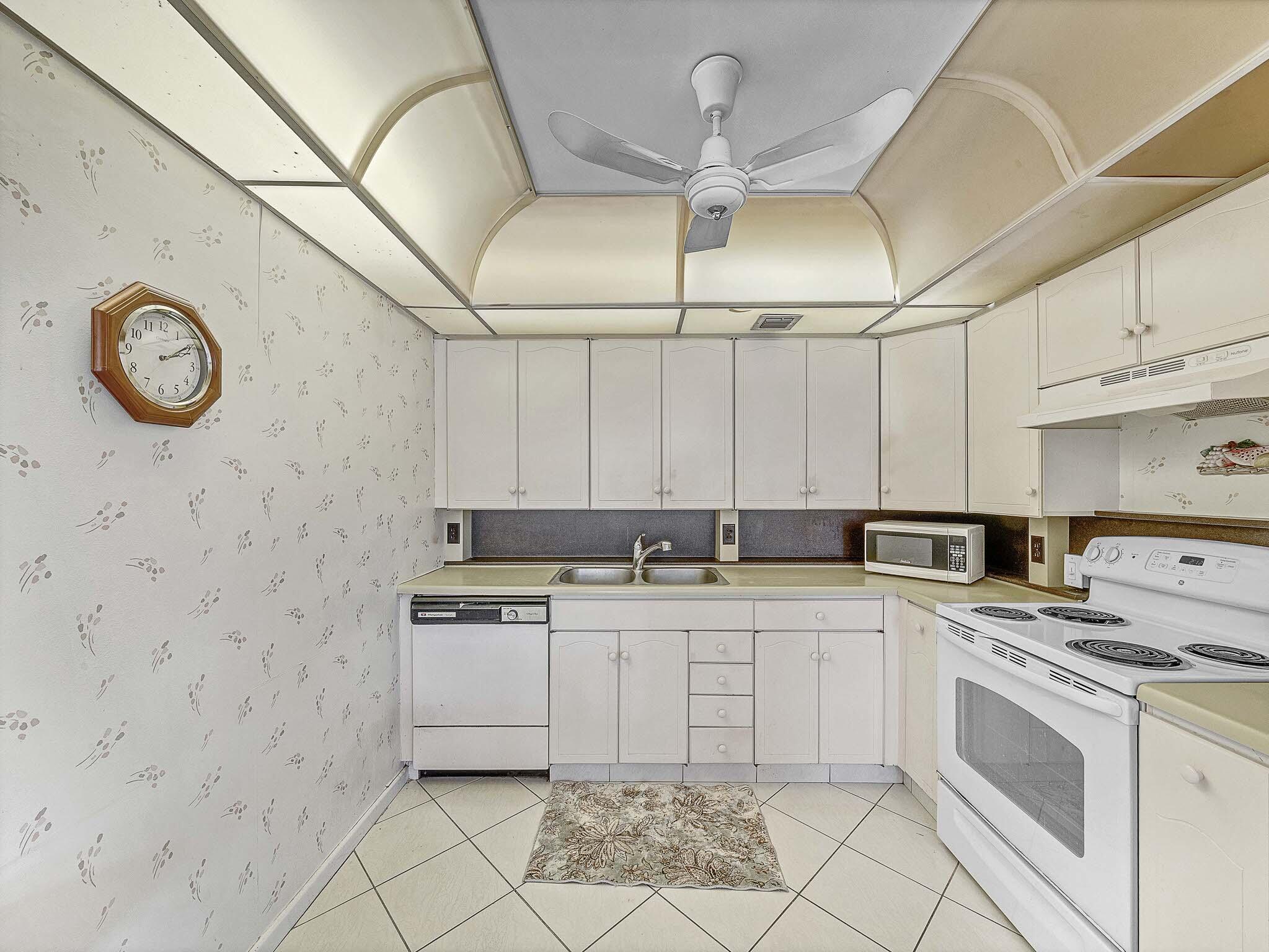 3002 Ventnor G Property Photo 5
