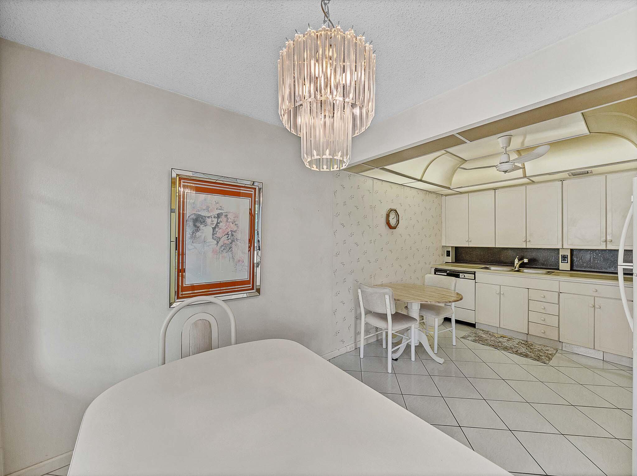 3002 Ventnor G Property Photo 8