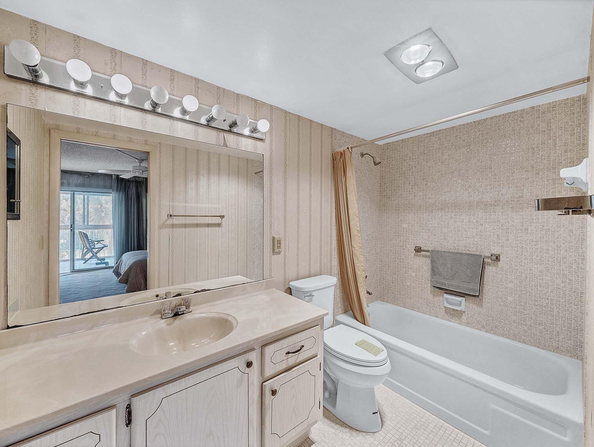 3002 Ventnor G Property Photo 20