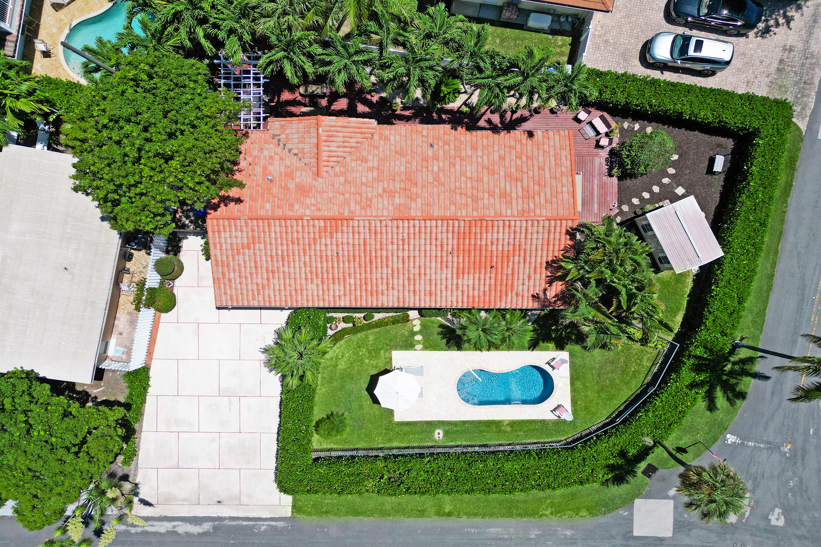 1900 N Riverside Drive Property Photo 1