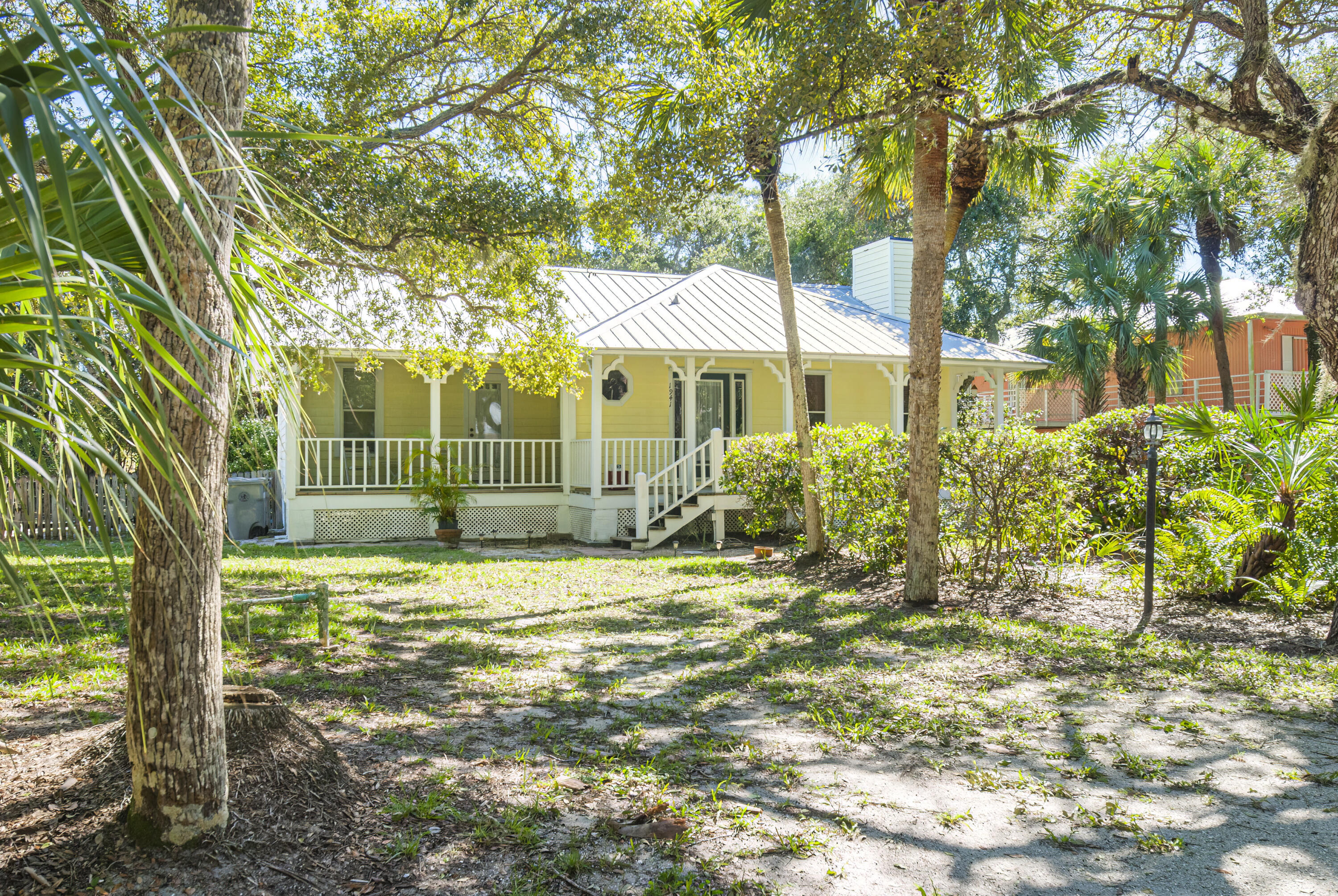 1941 W Shell Lane Property Photo 1