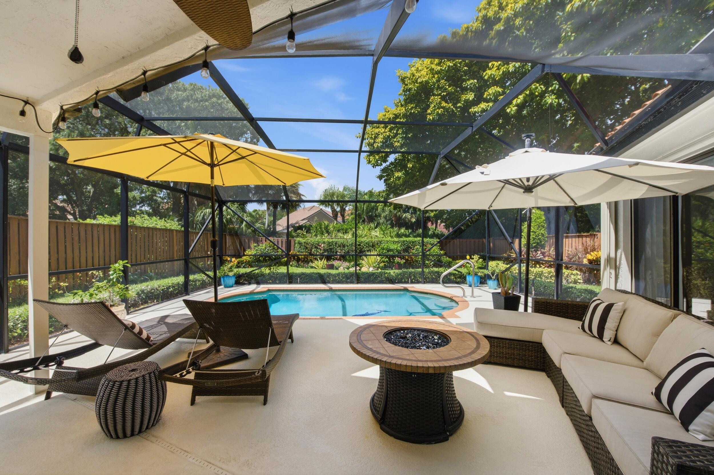2576 LA CRISTAL Circle
