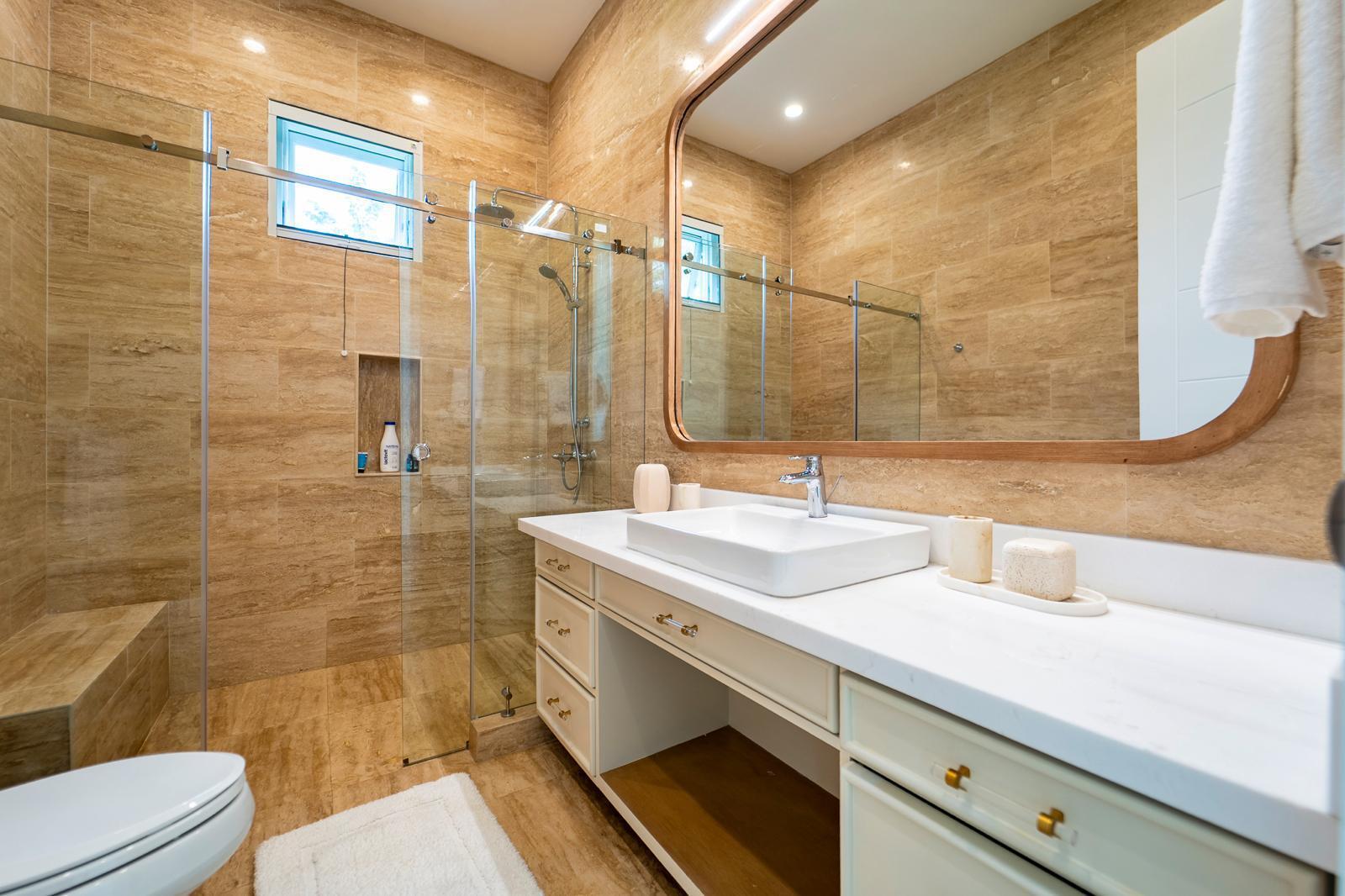 1a 00 Property Photo 5