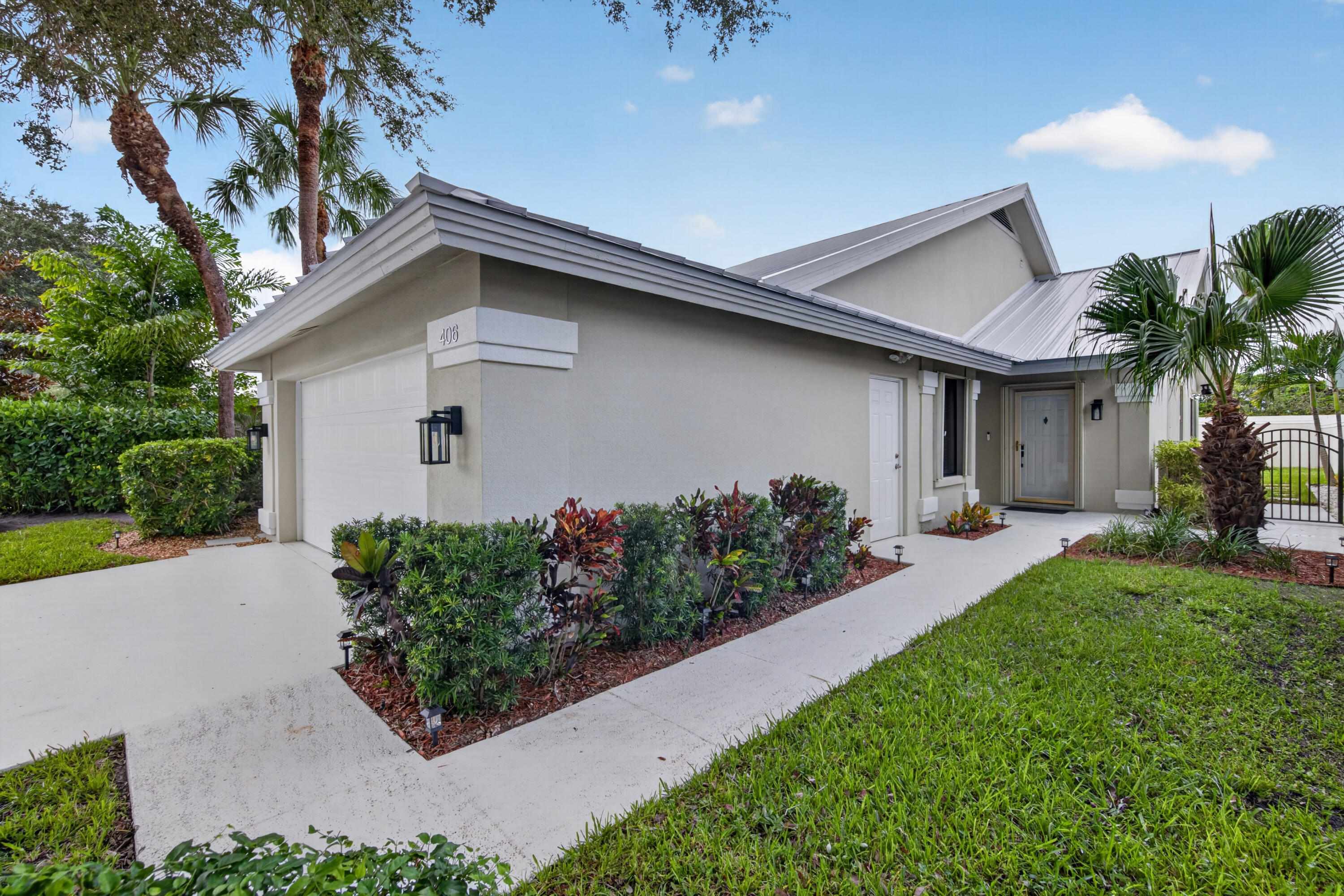 406 RIVER EDGE Road Property Photo 1