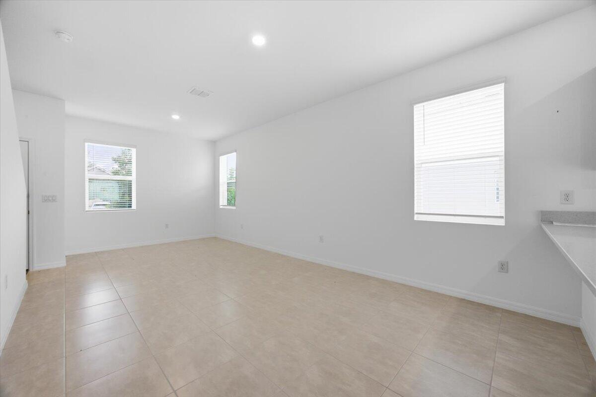 2874 Skyline Loop Property Photo 3