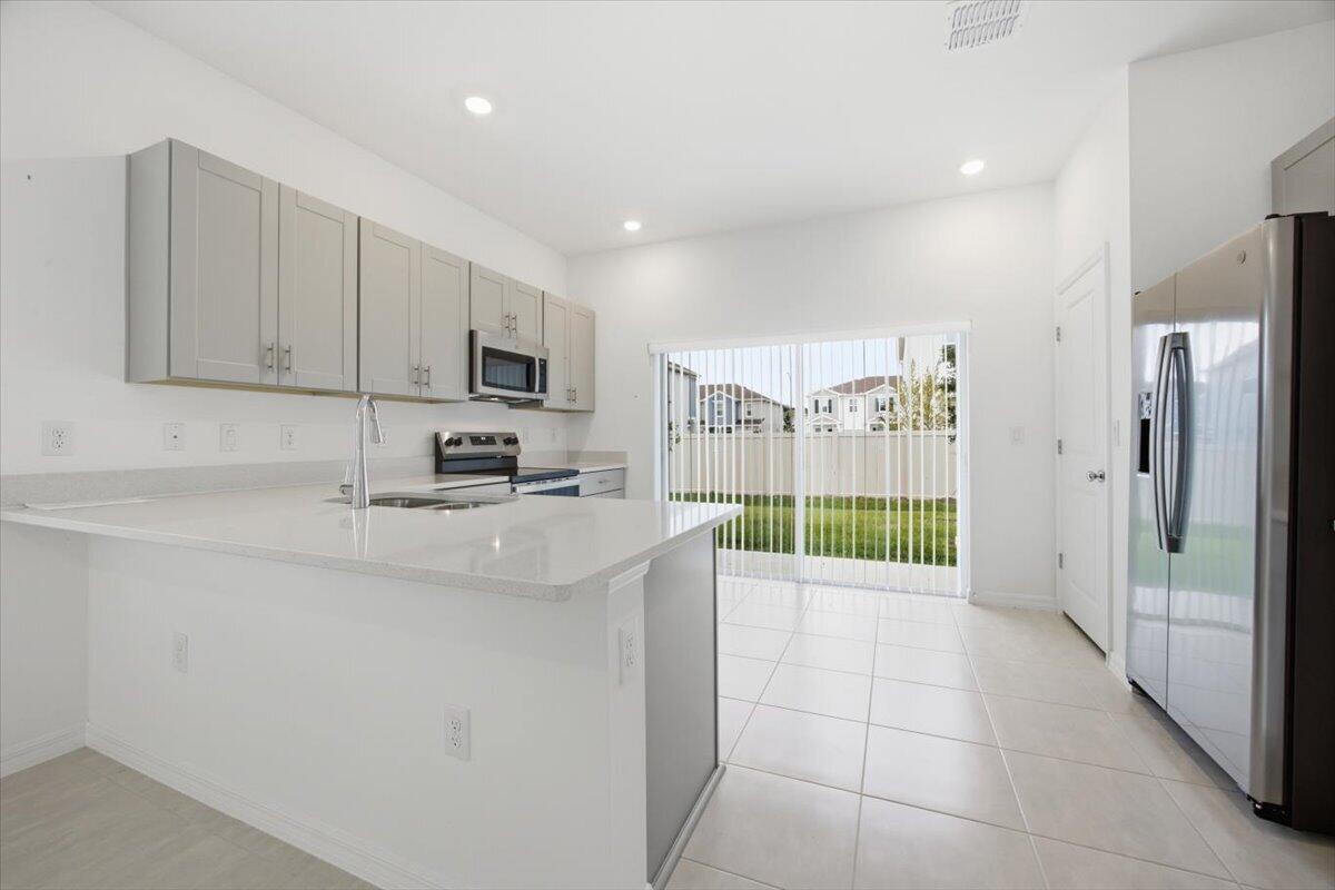 2874 Skyline Loop Property Photo 4