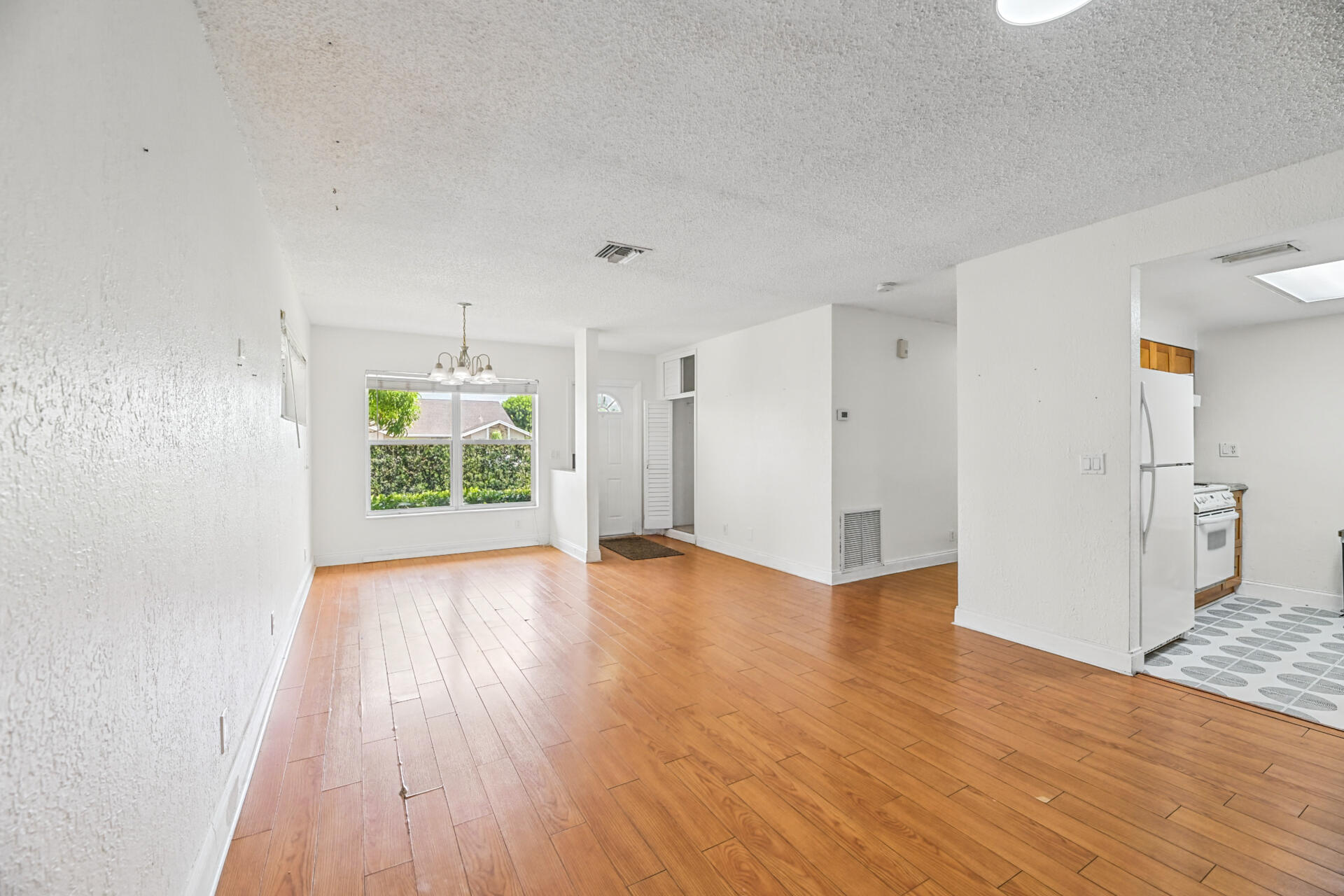 522 Heron Drive Property Photo 3
