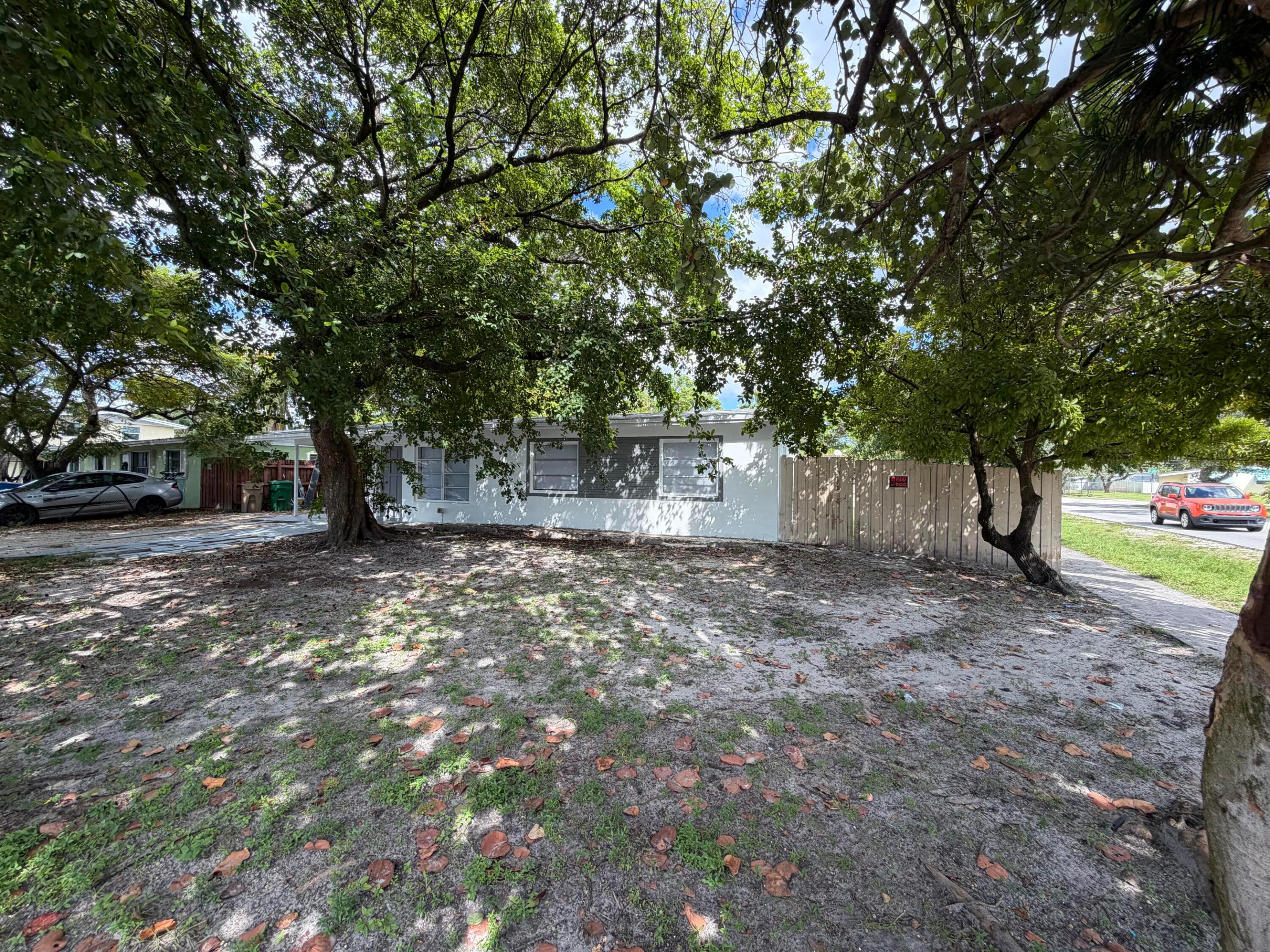 3820 Sw 61st Avenue Property Photo 2