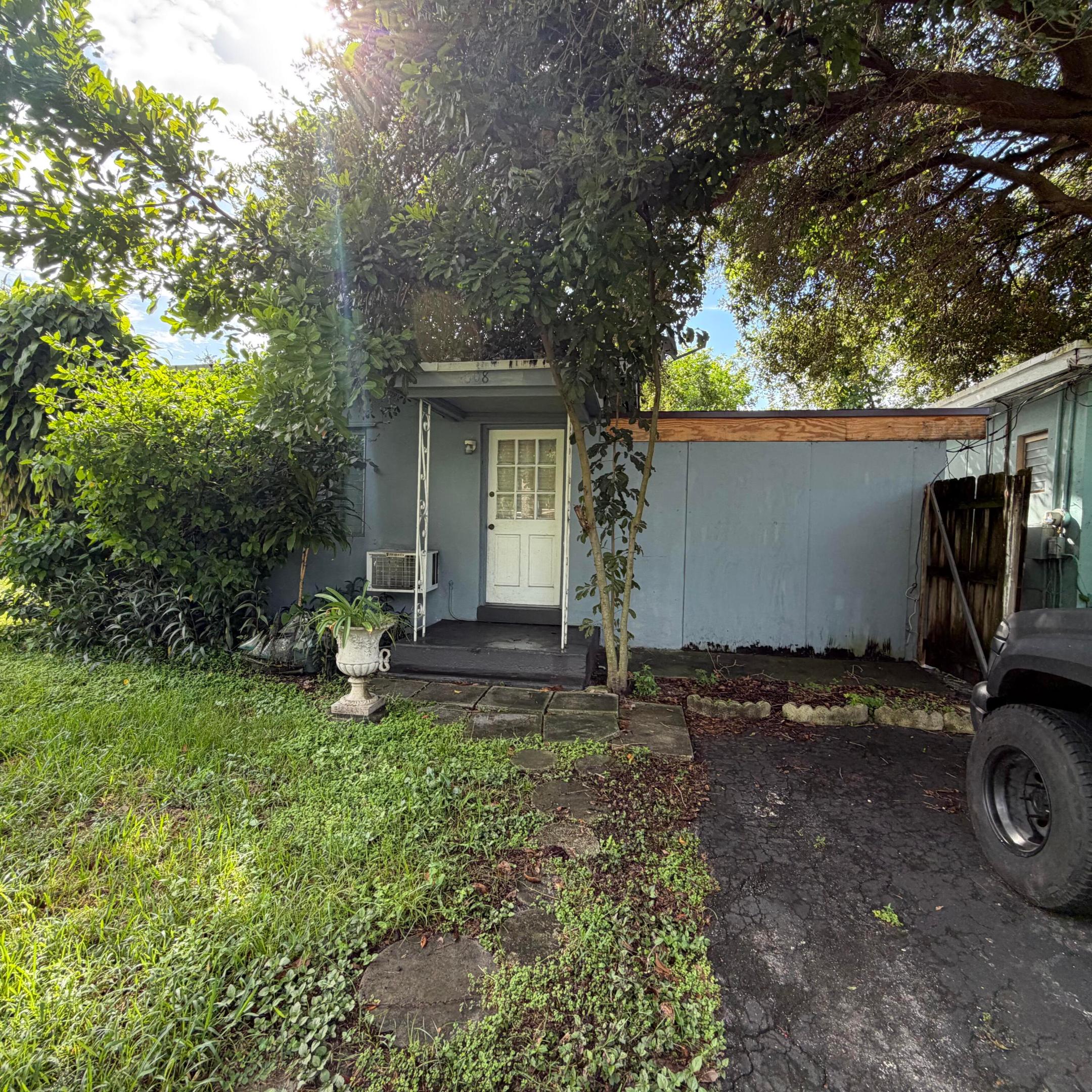 606 Columbus Parkway Property Photo 3