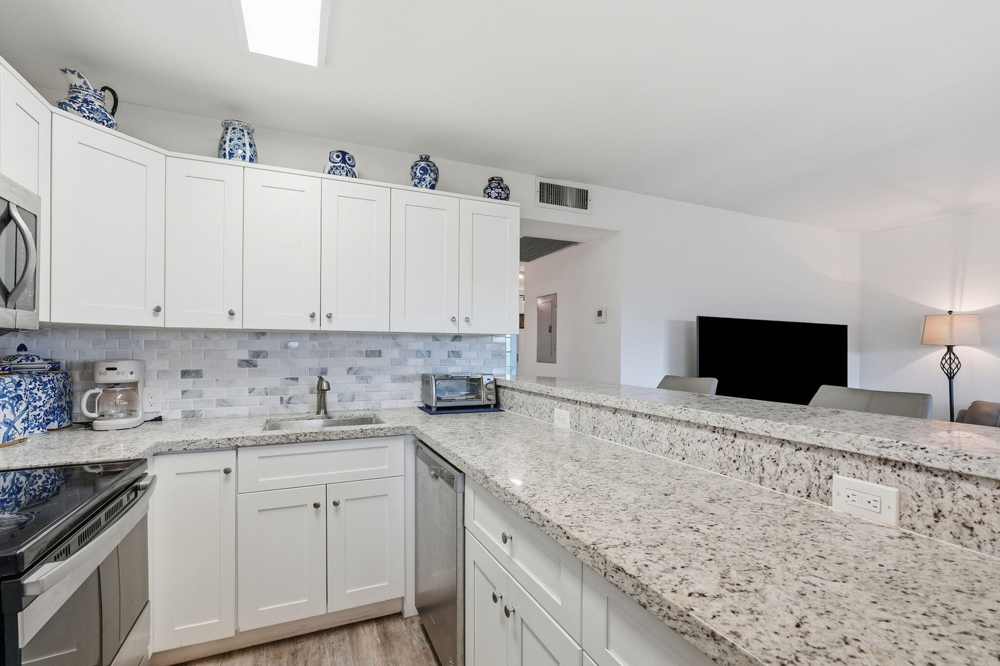 209 Brighton E Property Photo 3
