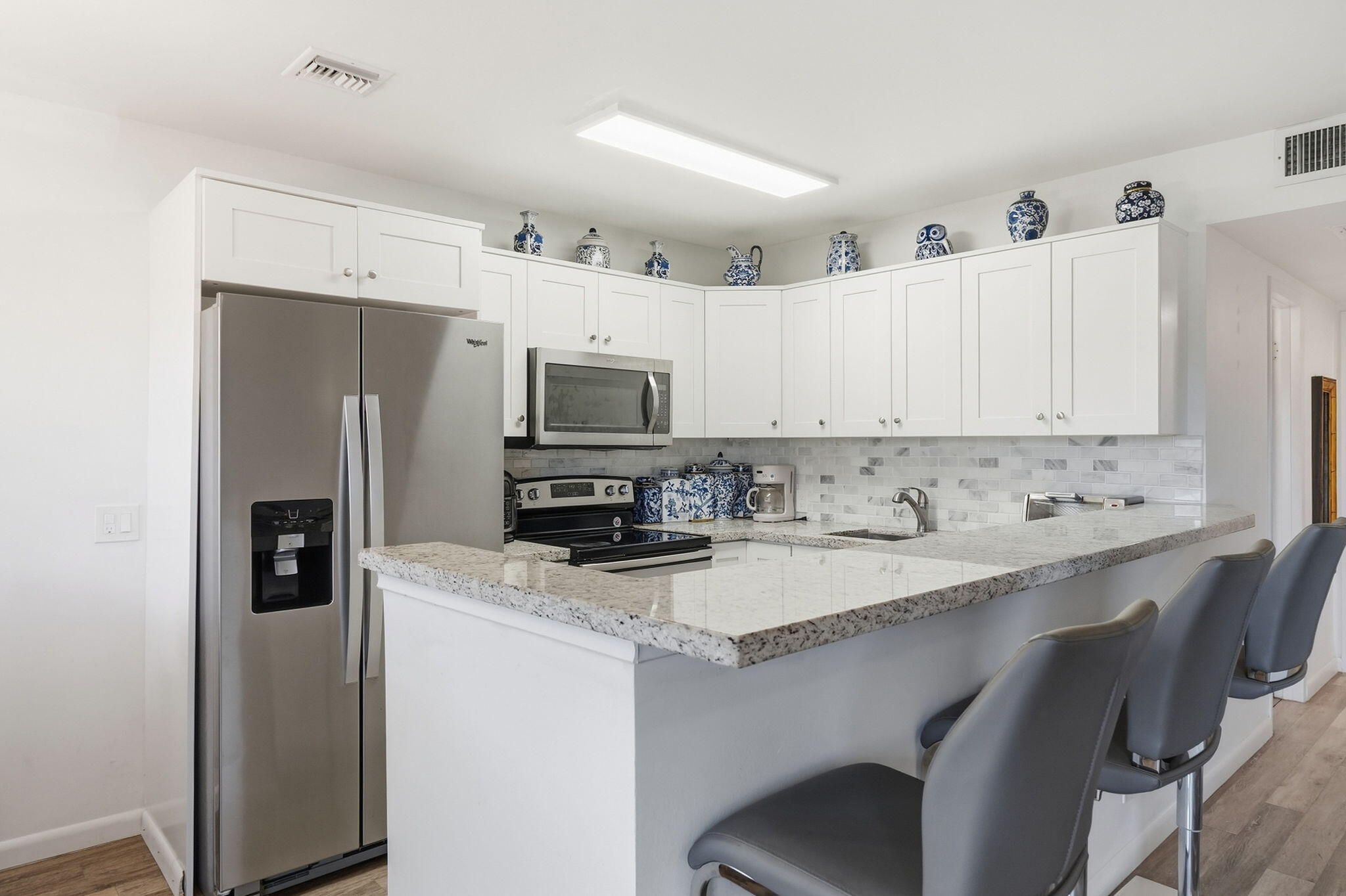 209 Brighton E Property Photo 4