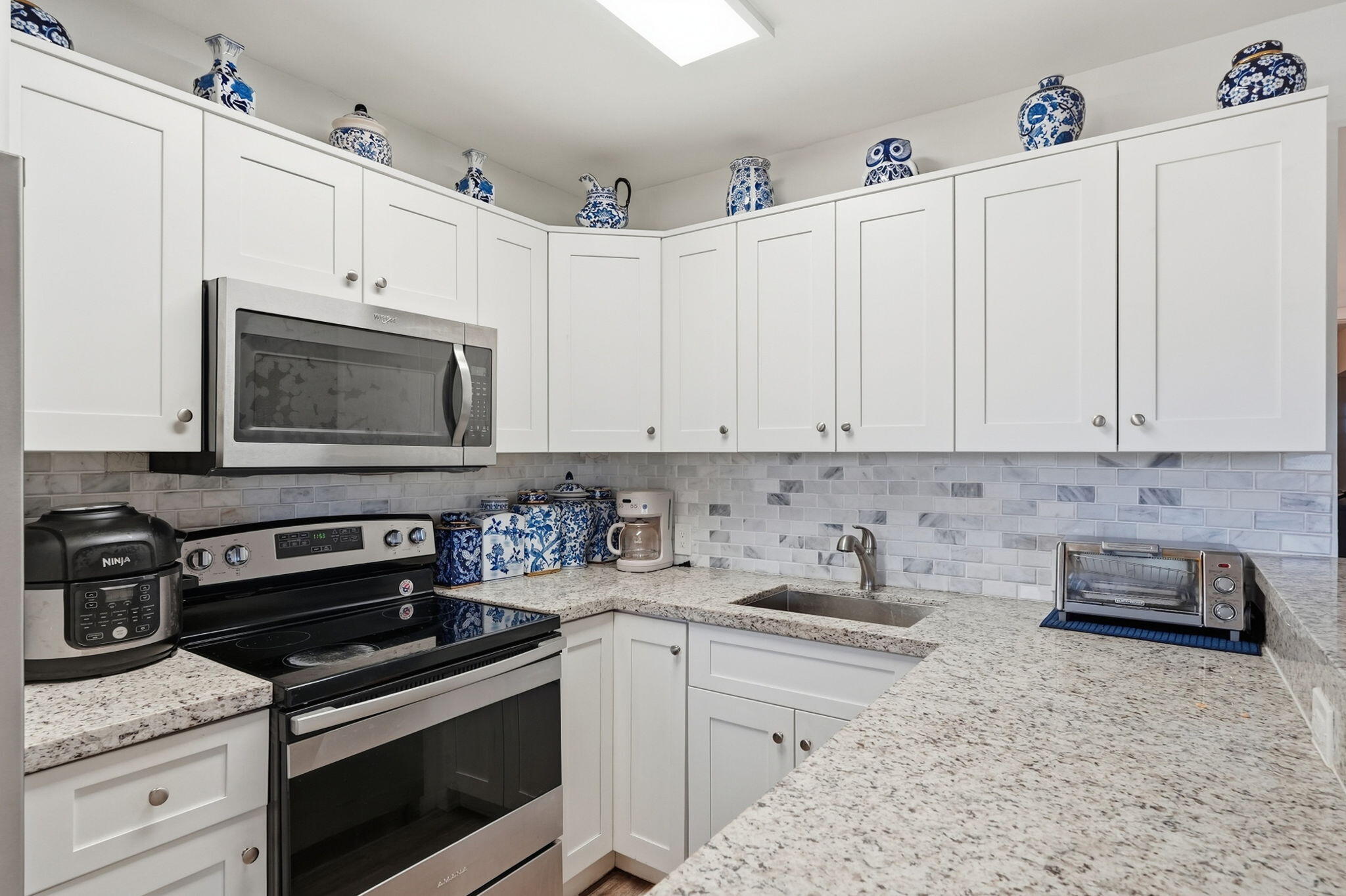 209 Brighton E Property Photo 6