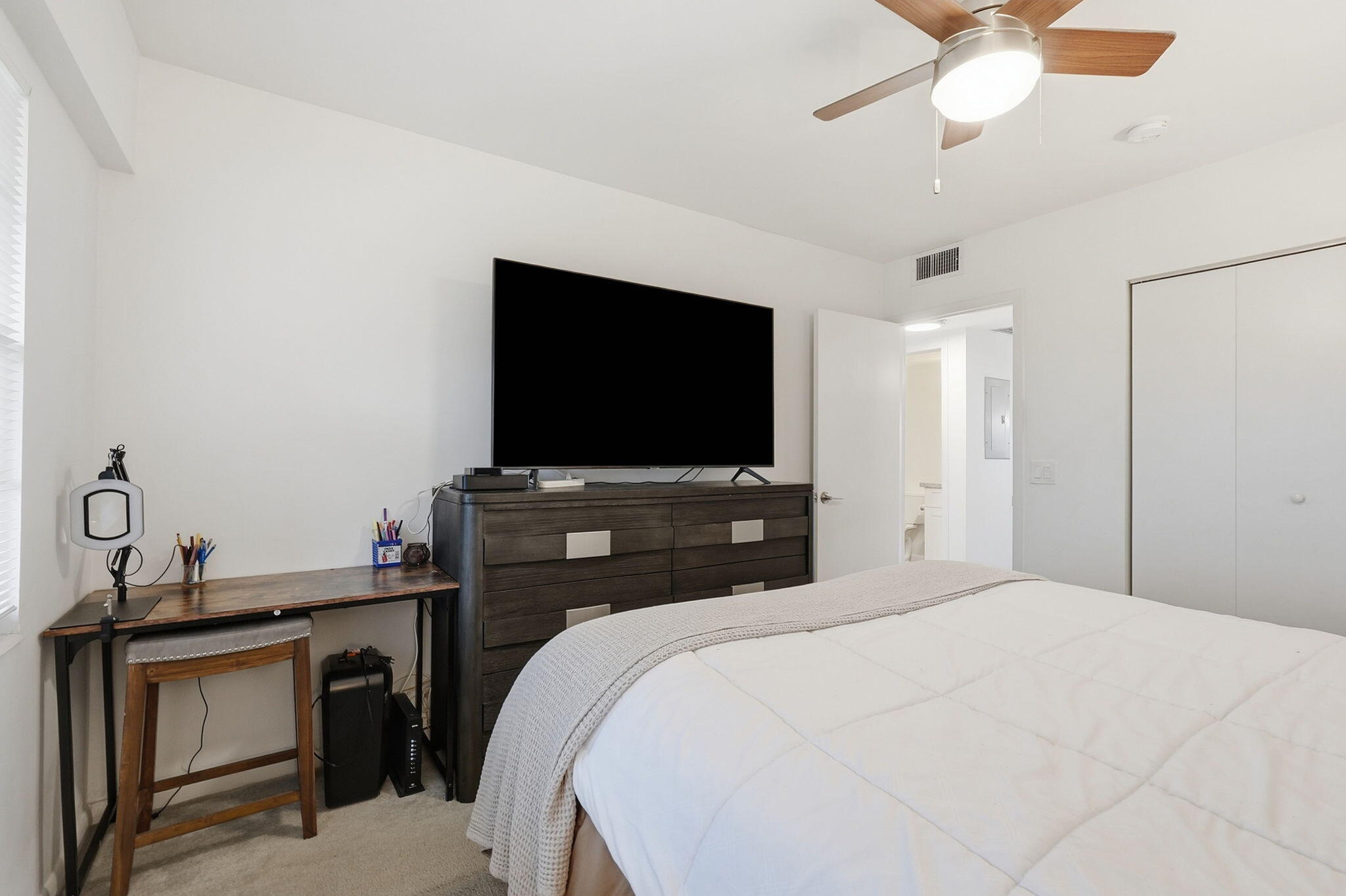 209 Brighton E Property Photo 14