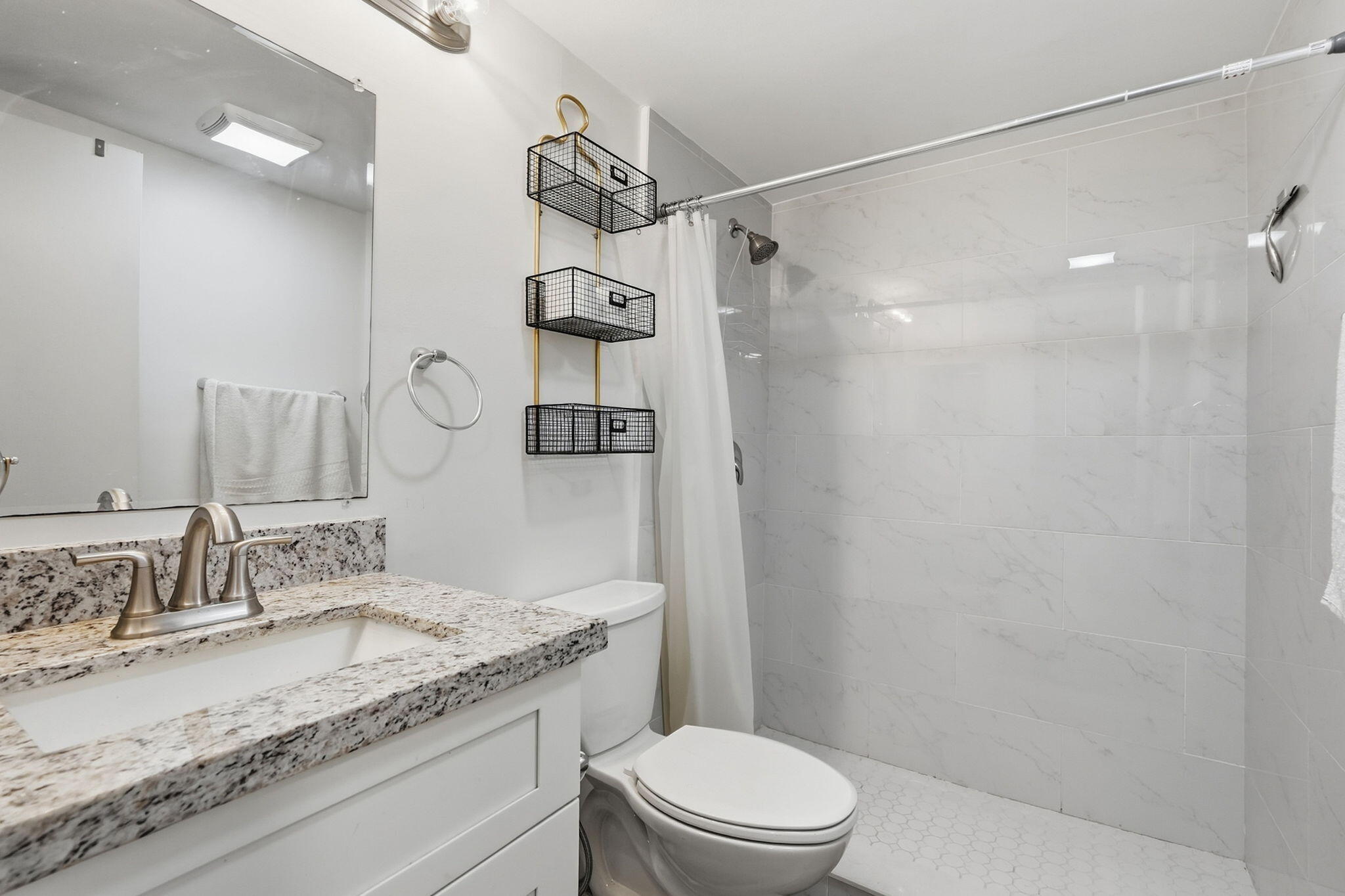 209 Brighton E Property Photo 18