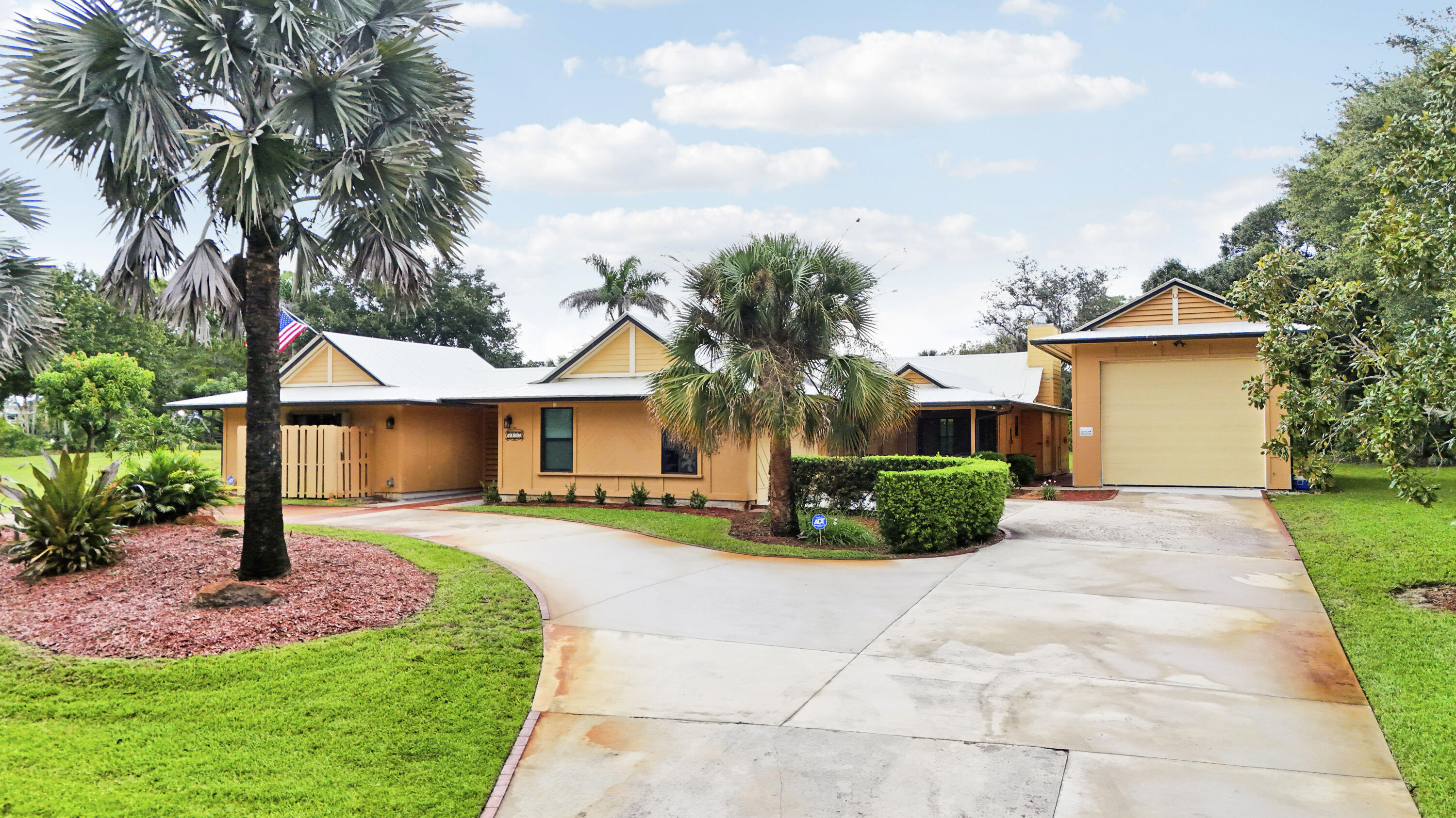 3459 SW WOODCREEK Trail