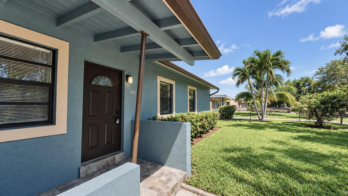 1142 Chateau Park Drive Property Photo 2