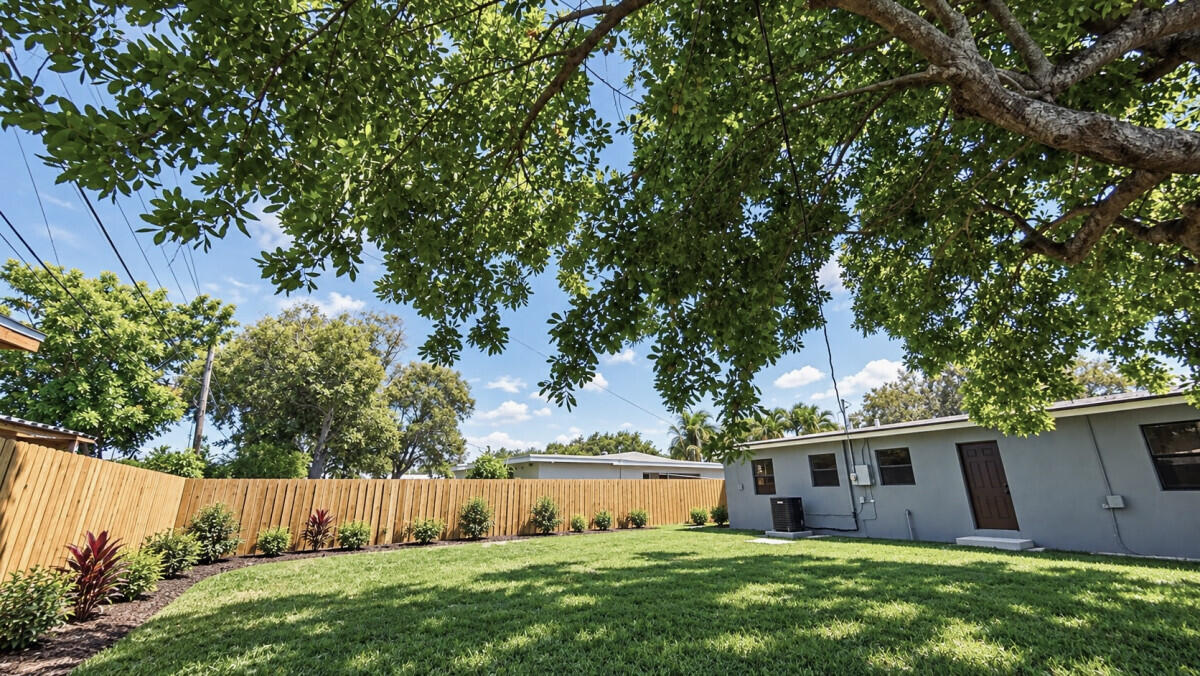 1142 Chateau Park Drive Property Photo 4